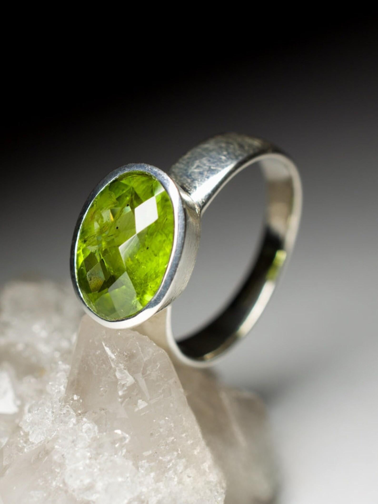 Oval Cut Peridot Silver Ring Natural Green Olivine Chrysolite Gemstone Unisex Jewelry  For Sale