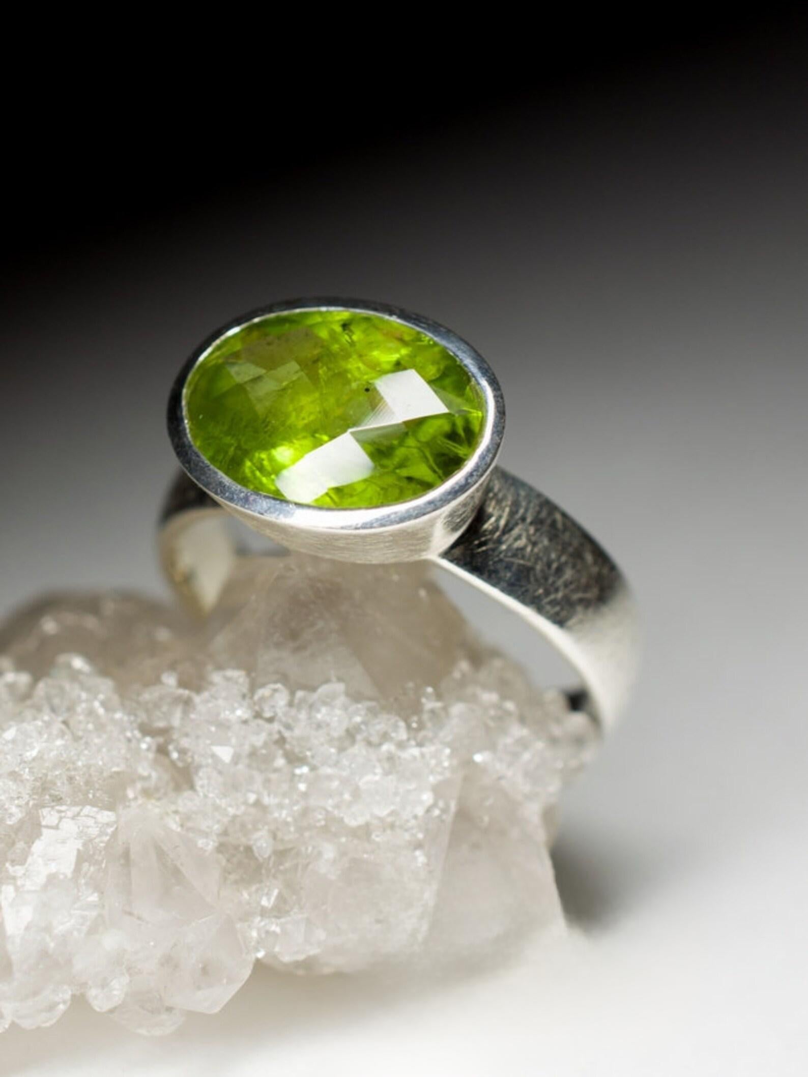 Peridoto Anillo de Plata Olivino Verde Natural Crisolita Gema Unisex Joyería en venta 3