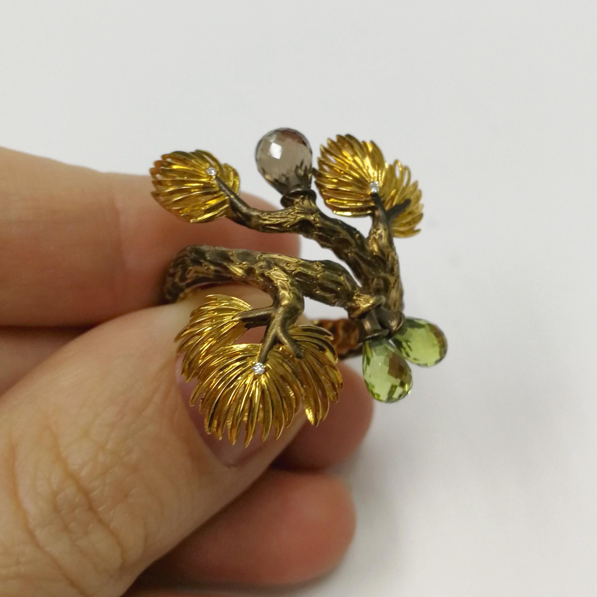 Contemporain Bague pin en or jaune 18 carats avec péridots, quartz fumé et diamants en vente