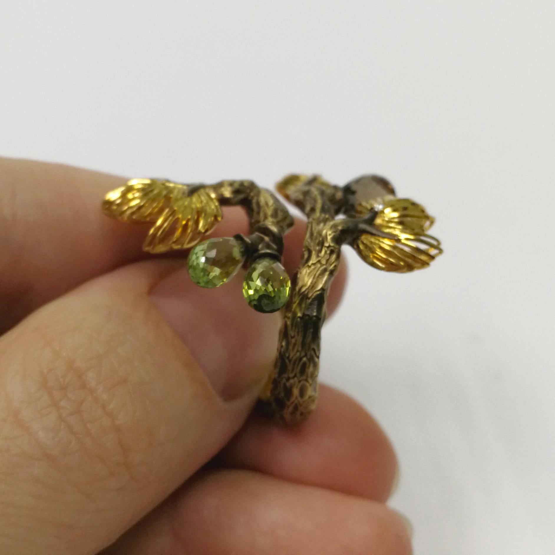 Contemporary Peridot Smoky Quartz Diamonds 18 Karat Yellow Gold Pine Ring For Sale