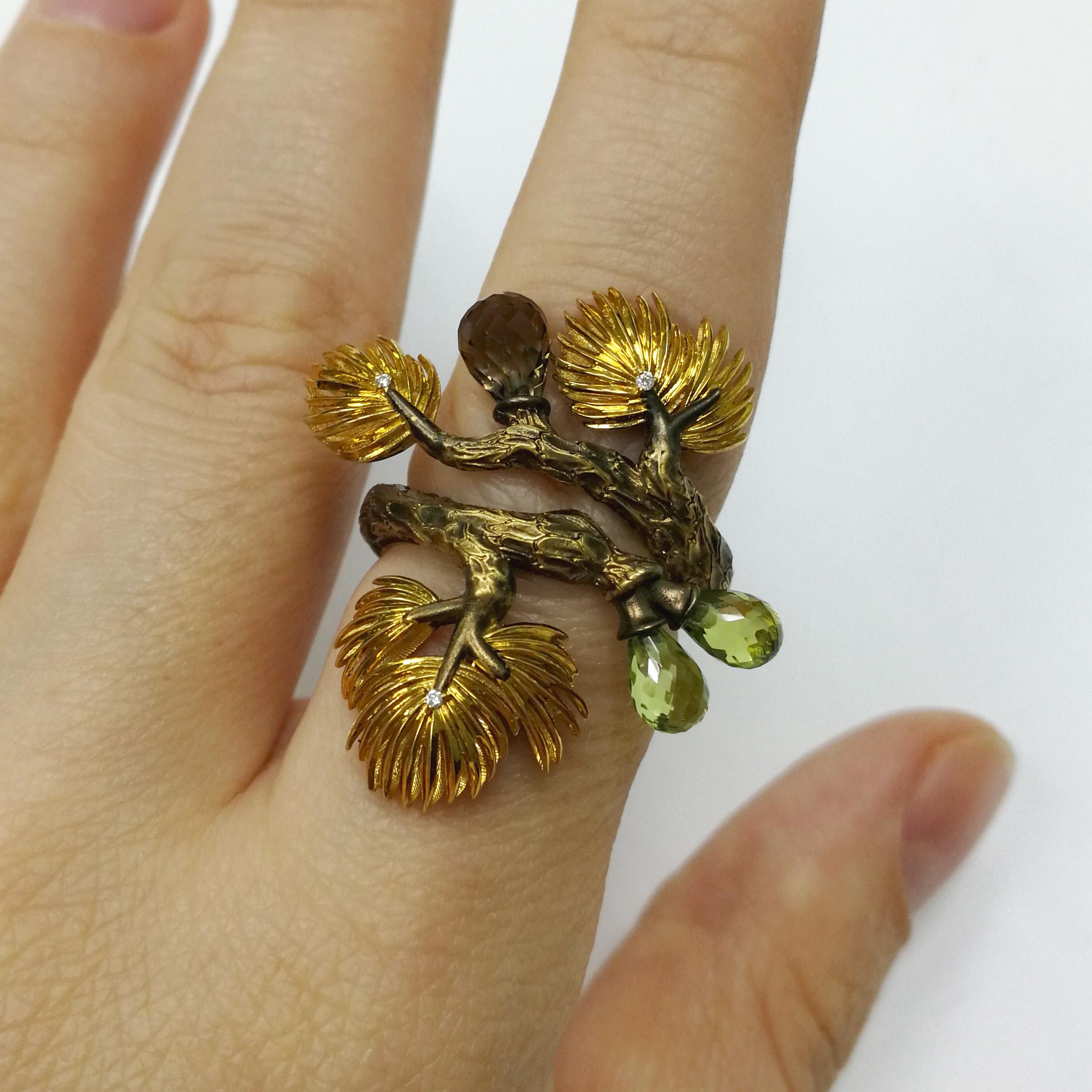 Peridot Smoky Quartz Diamonds 18 Karat Yellow Gold Pine Ring In New Condition For Sale In Bangkok, TH