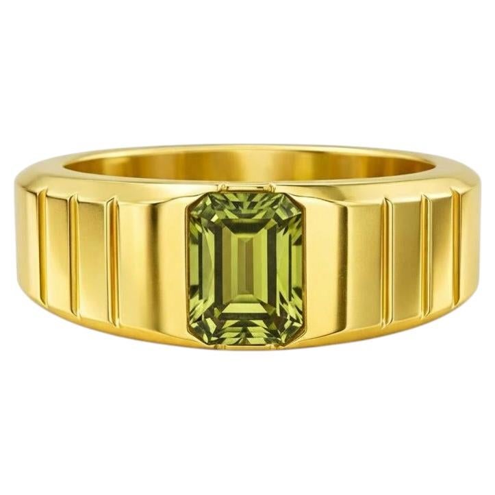 En vente :  Bague solitaire en péridot pour homme argent, or