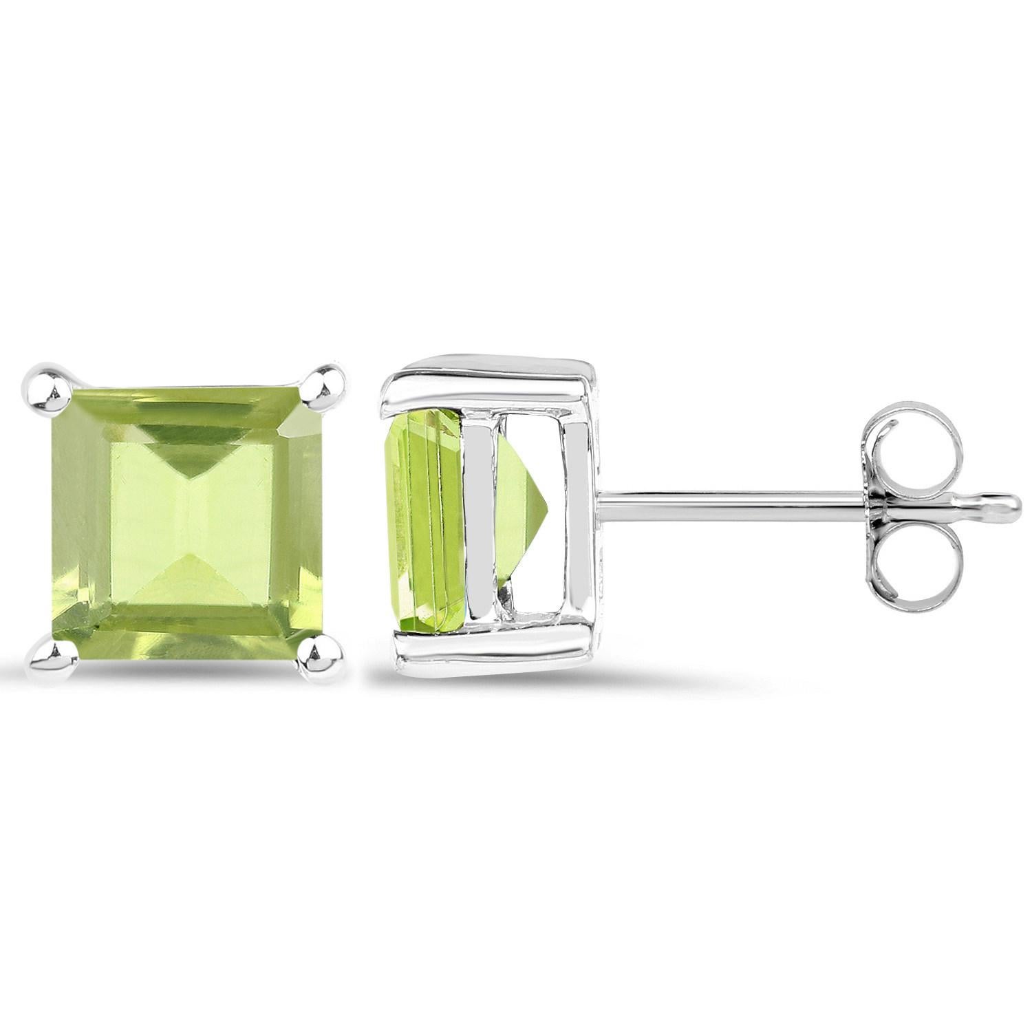 Contemporaneo Orecchini con perno di peridoto 2,2 carati in argento placcato in rodio in vendita