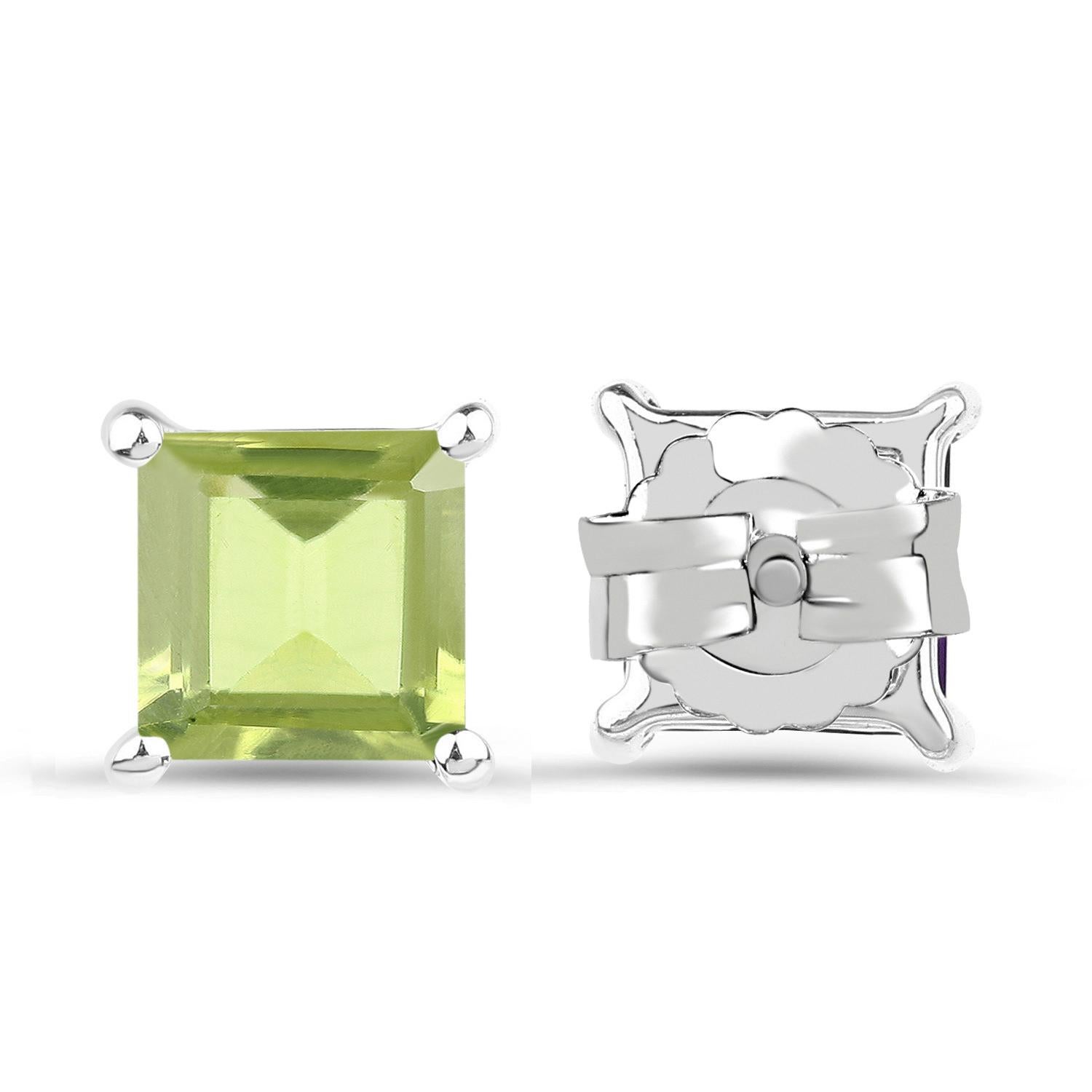 Quadrato Orecchini con perno di peridoto 2,2 carati in argento placcato in rodio in vendita