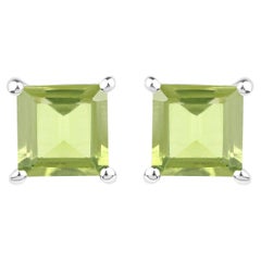 Orecchini con perno di peridoto 2,2 carati in argento placcato in rodio