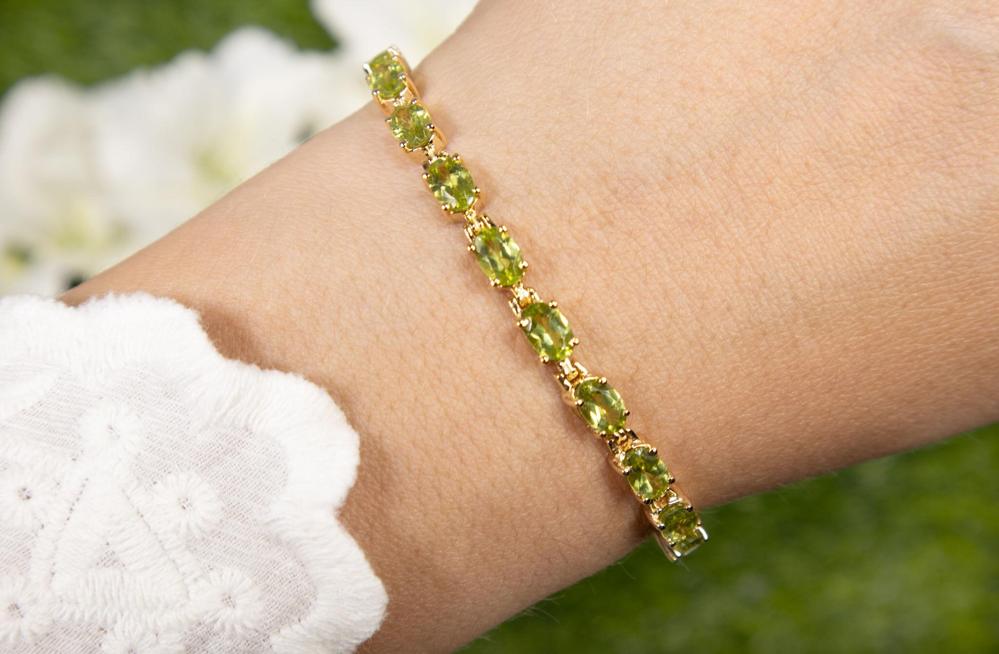 Contemporaneo Bracciale Tennis con Peridoto 8,6 Carati Taglio Ovale Argento Placcato Oro Giallo 14K in vendita
