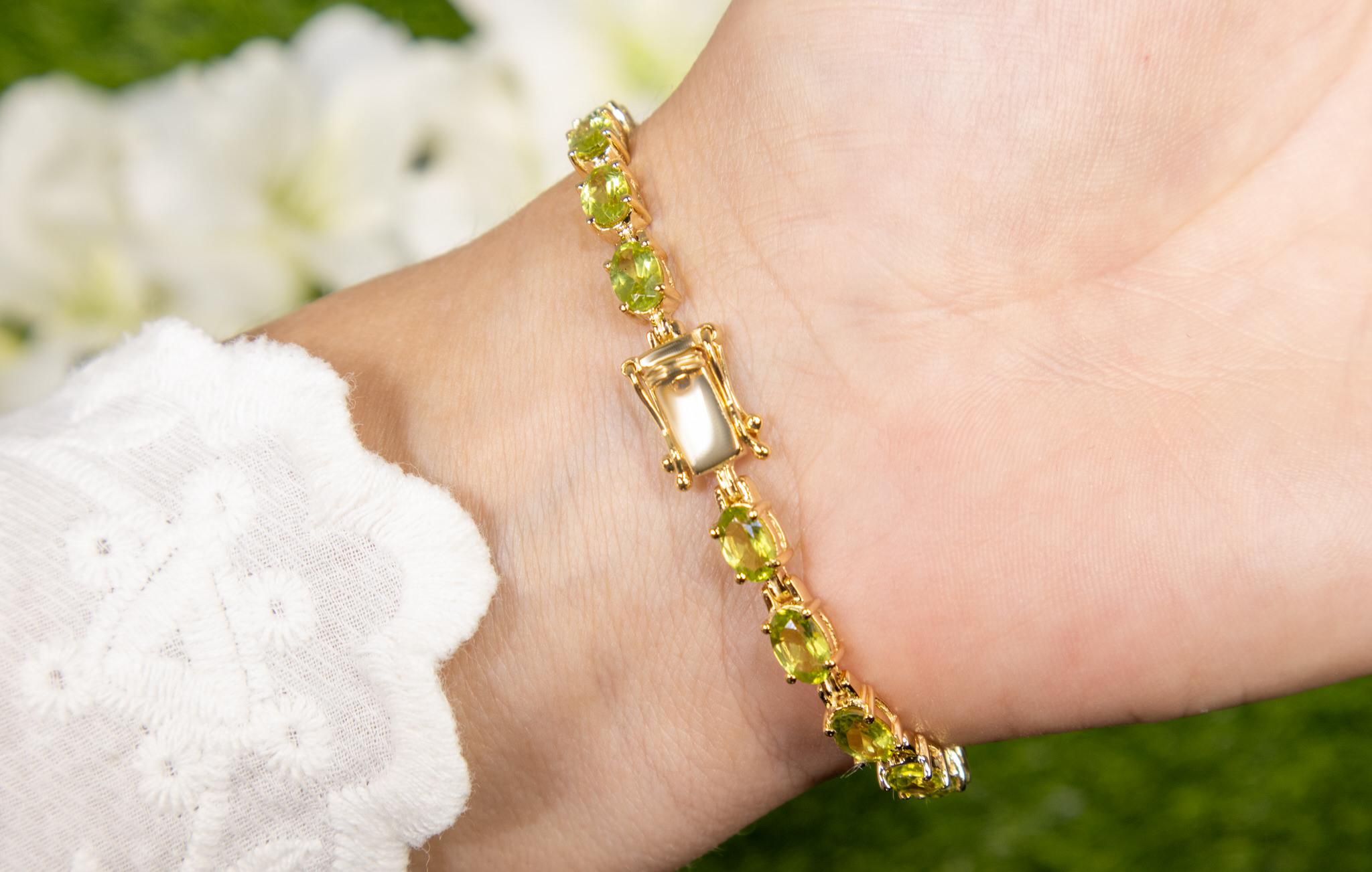 Bracciale Tennis con Peridoto 8,6 Carati Taglio Ovale Argento Placcato Oro Giallo 14K In condizioni ottime in vendita a Aliso Viejo, CA