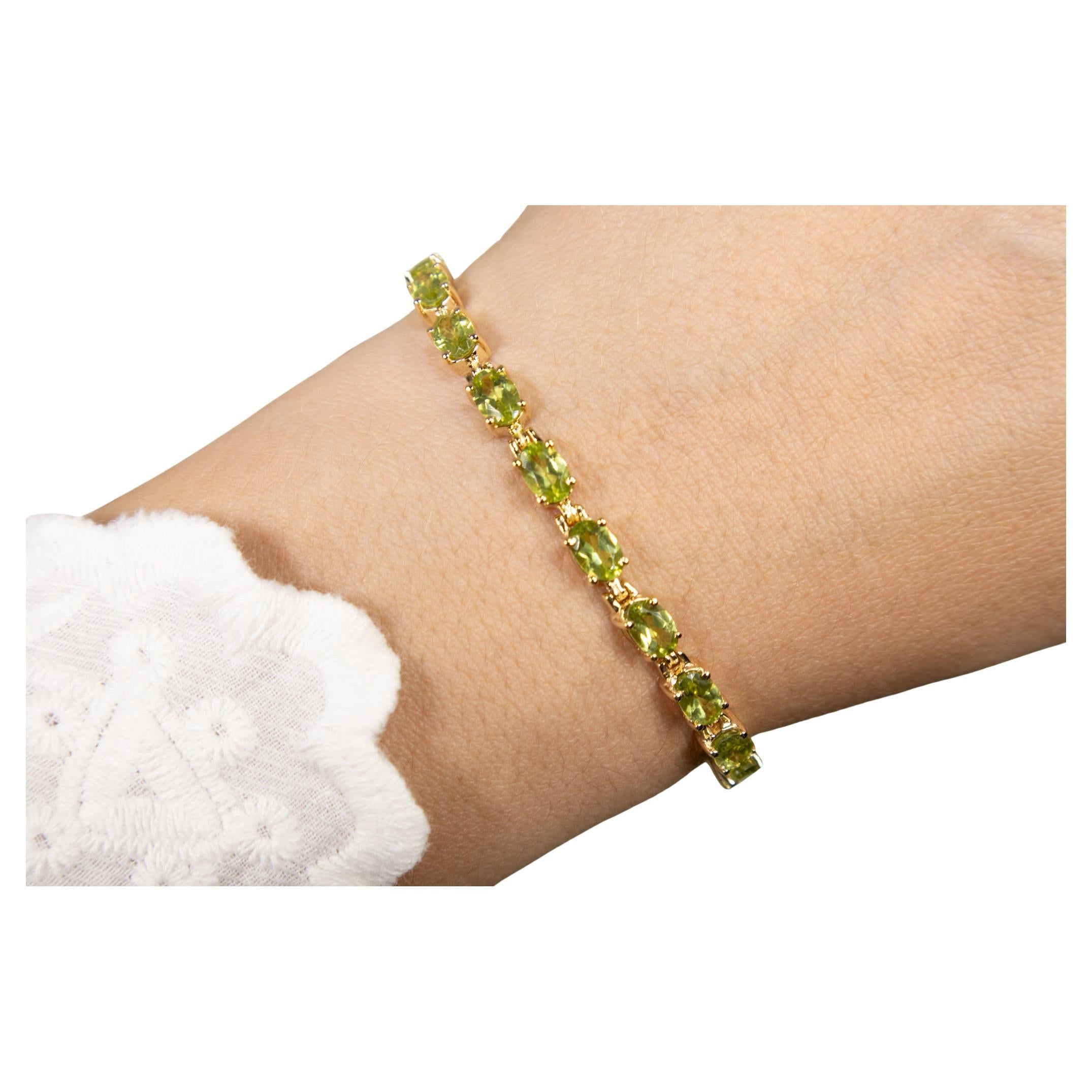 Bracelet tennis en argent plaqué or jaune 14 carats avec péridot taille ovale de 8,6 carats