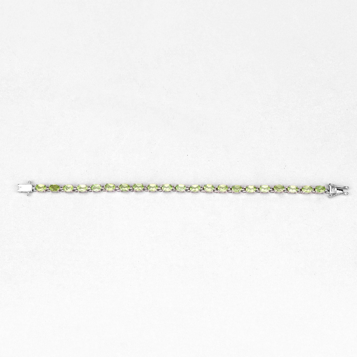 Peridot Tennis Bracelet 8.6 Carats Sterling Silver In Excellent Condition For Sale In Aliso Viejo, CA