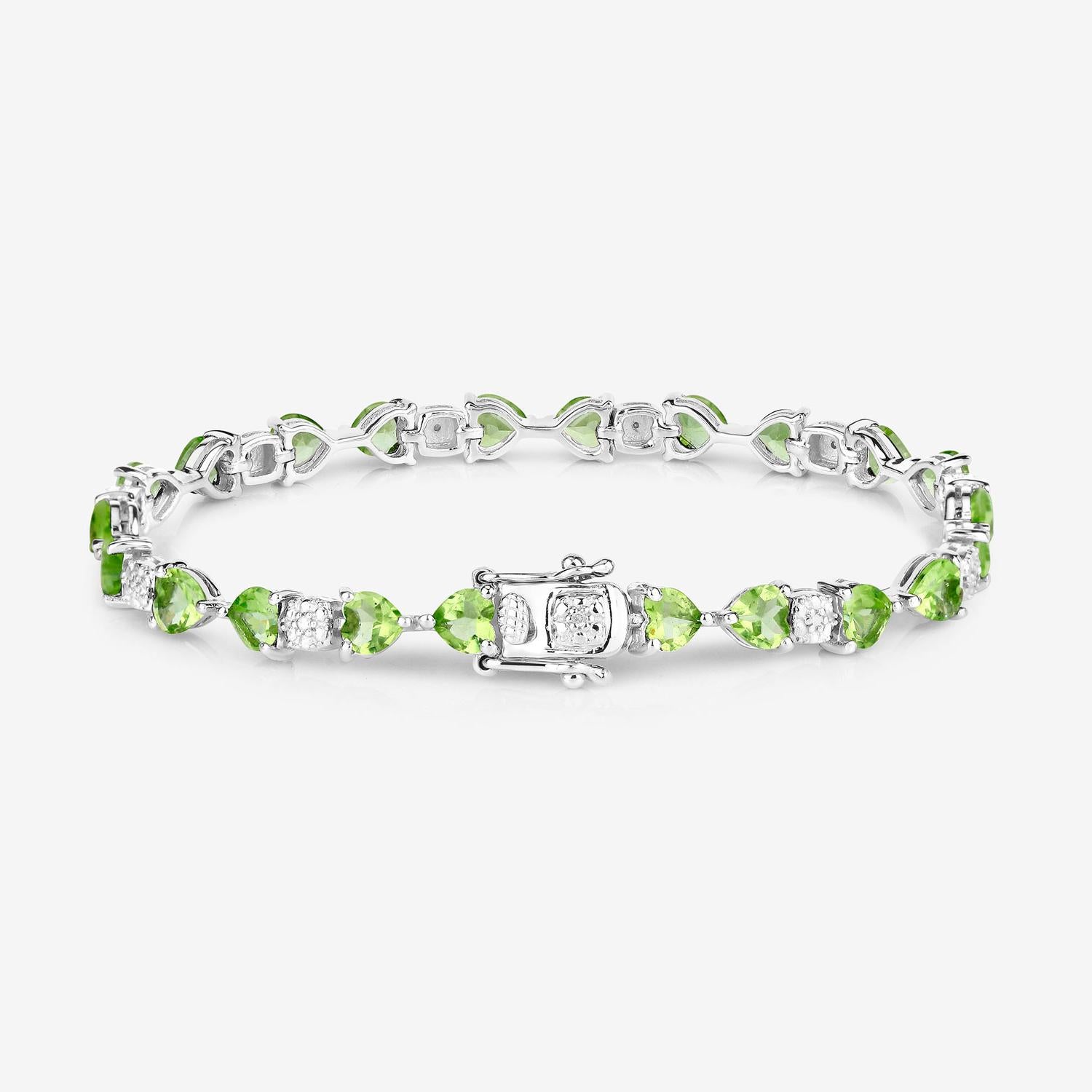 Peridot Tennis Bracelet Diamonds 9.75 Carats Sterling Silver In Excellent Condition For Sale In Aliso Viejo, CA