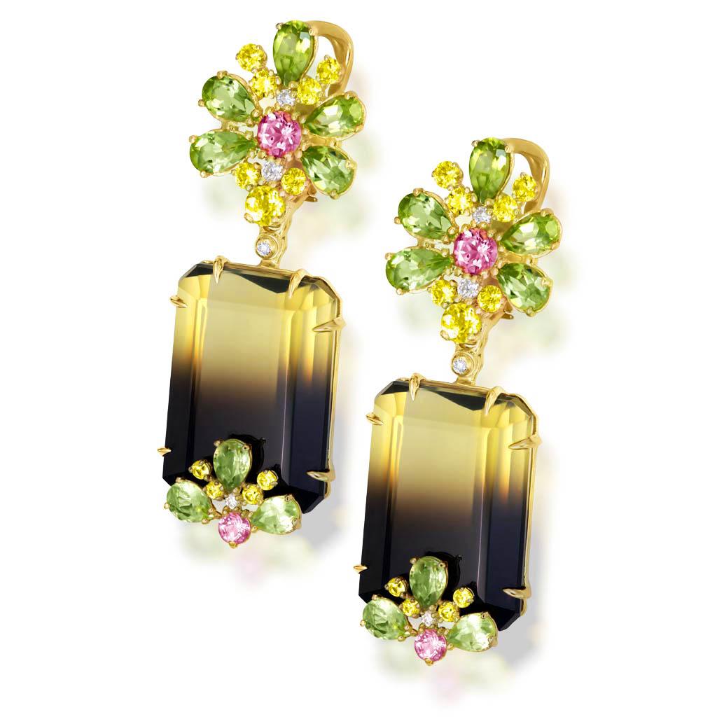 Une collection colorée de pierres précieuses rares et époustouflantes forment ensemble une fleur spectaculaire qui prend vie avec une touche de charme et d'allure féminins que nous donne Mère Nature. La collection magique Blossom d'Alex Soldier rend