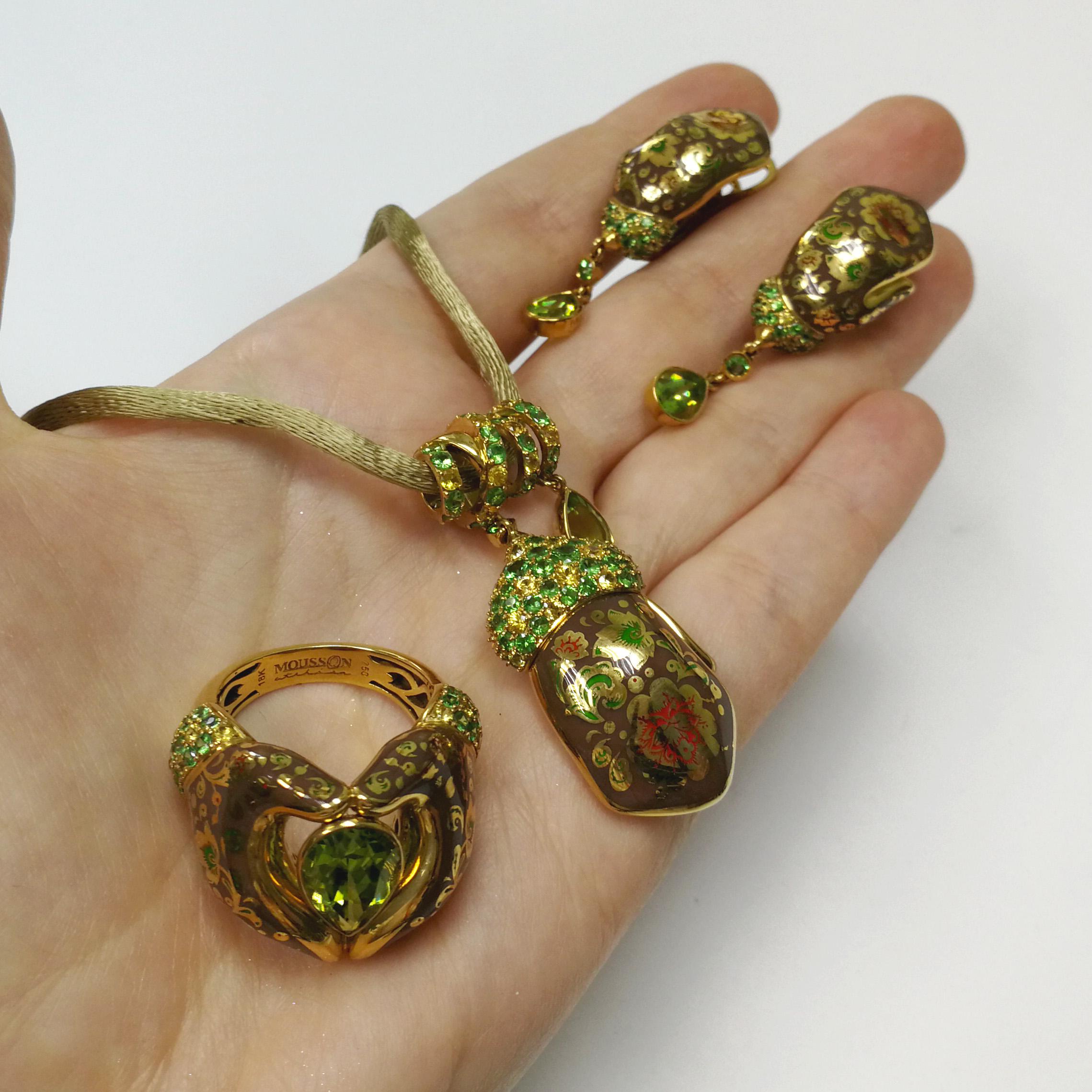Peridot Tsavorite Sapphire 18 Karat Yellow Gold Mitten Suite
Russian winter is known to the whole world. So that hands do not freeze, long time ago people came up with wearing mittens. It was decorated with various Russian folk patterns and
