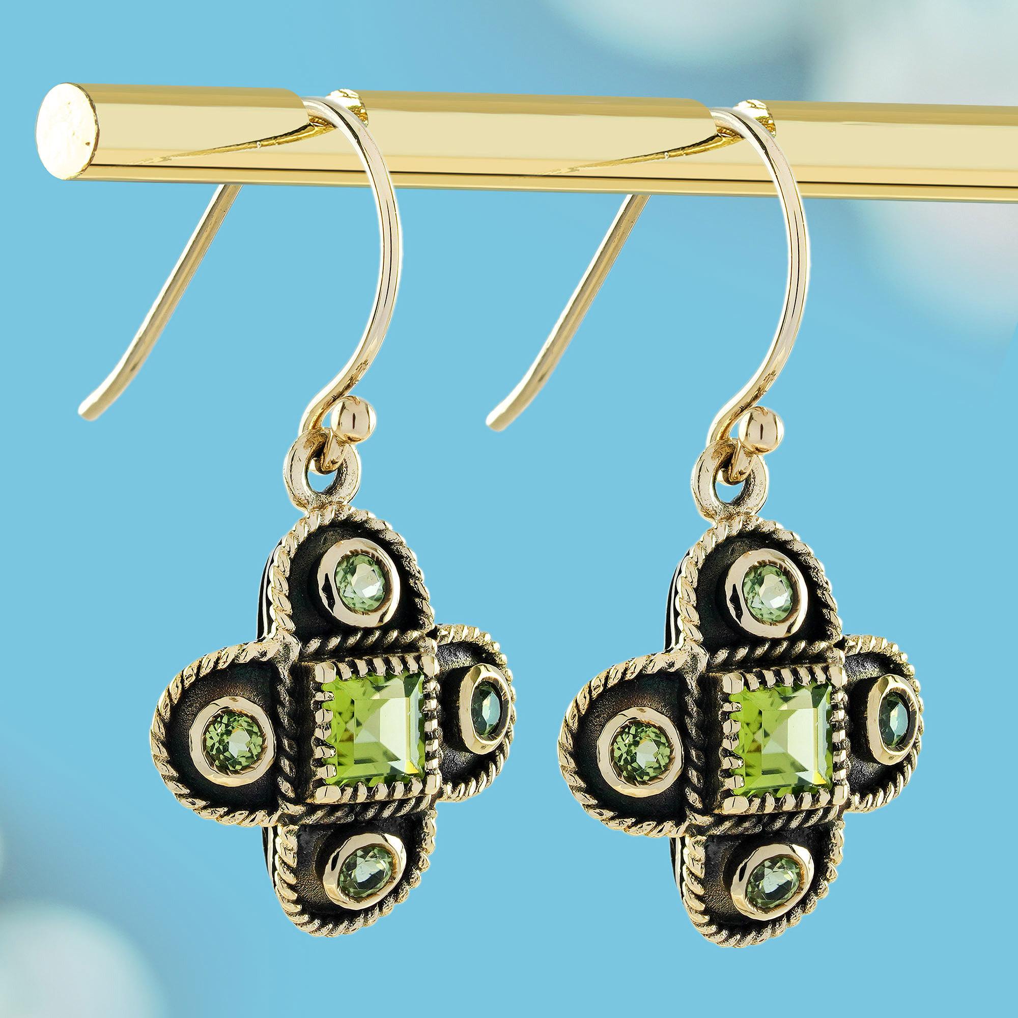 Peridot Vintage-Tropfen-Ohrringe im Vintage-Stil aus 9K Gelbgold (Edwardian) im Angebot