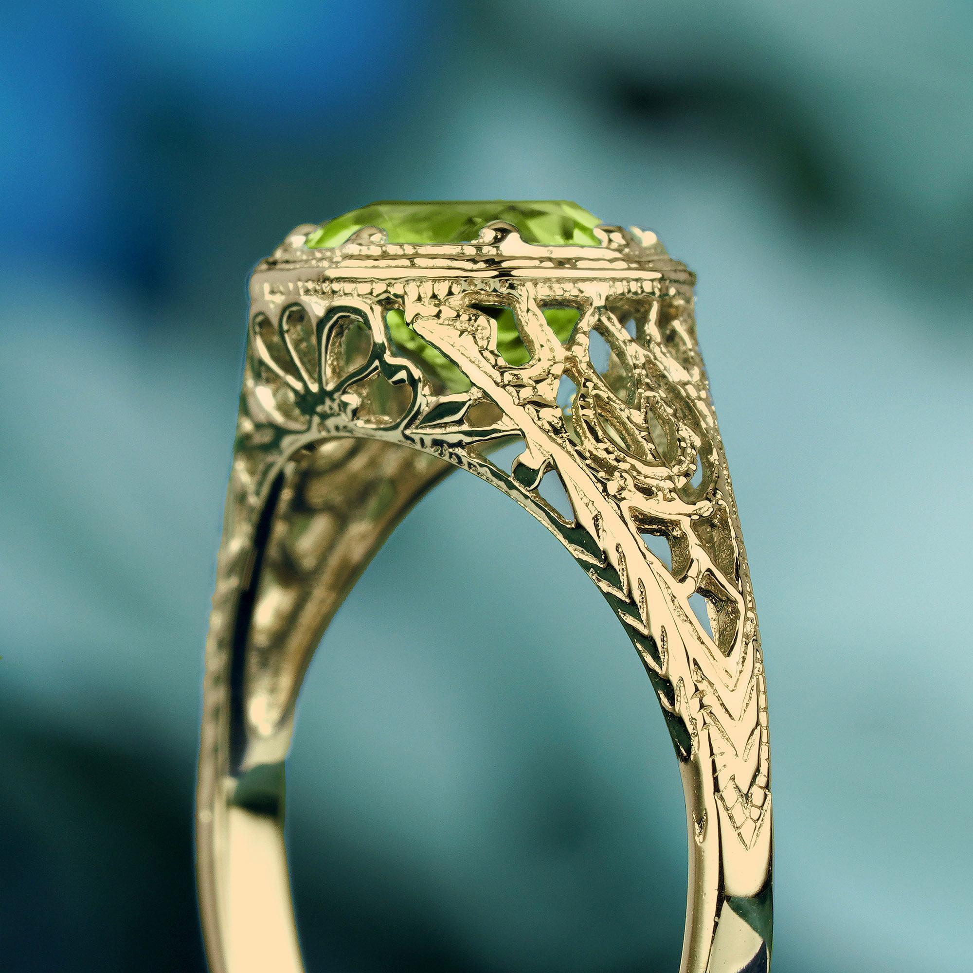 Bague filigrane à péridot de style vintage  en or jaune 9K massif Pour femmes en vente