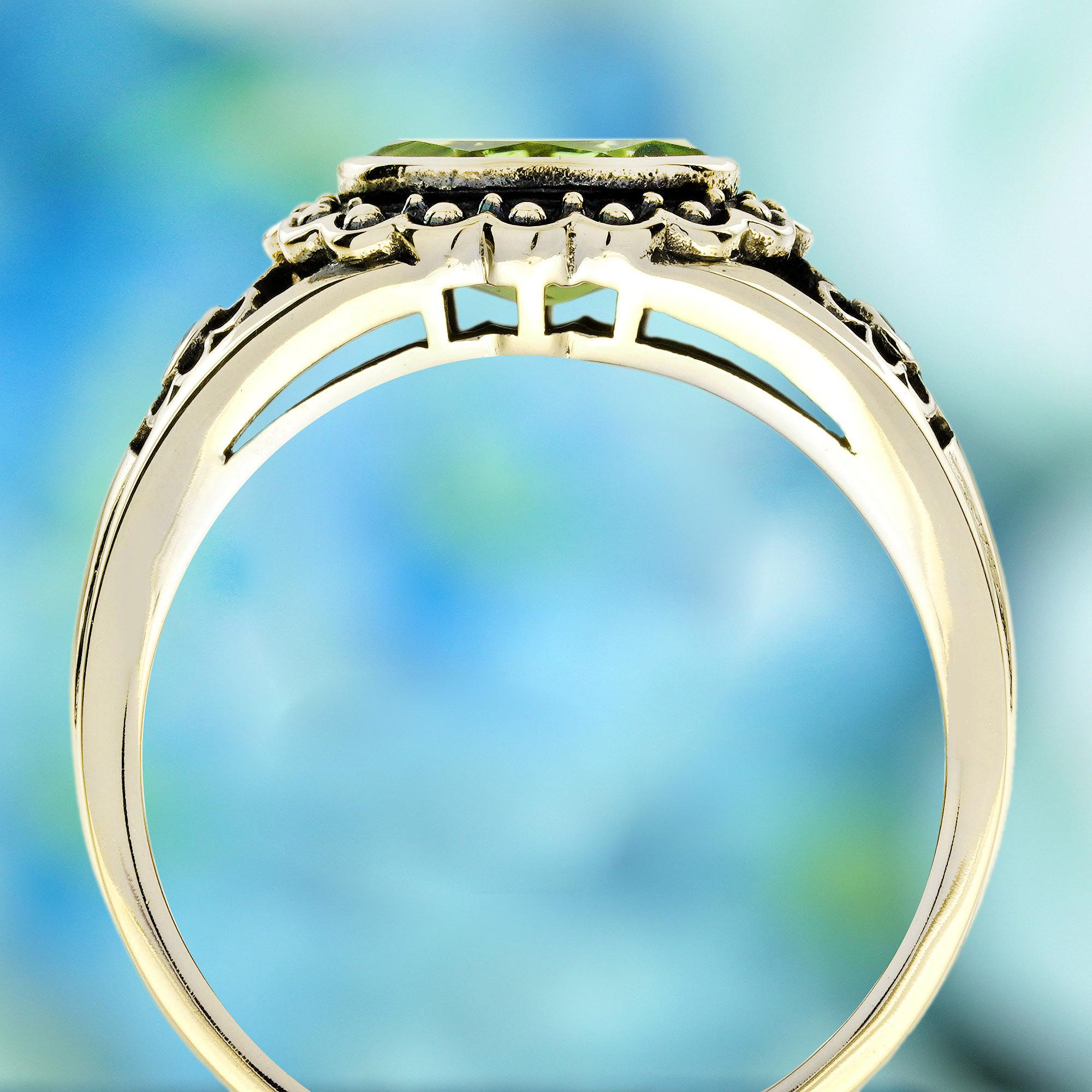 Peridot Vintage Style Floral Motif Ring in Solid 9K Yellow Gold In New Condition For Sale In Bangkok, TH