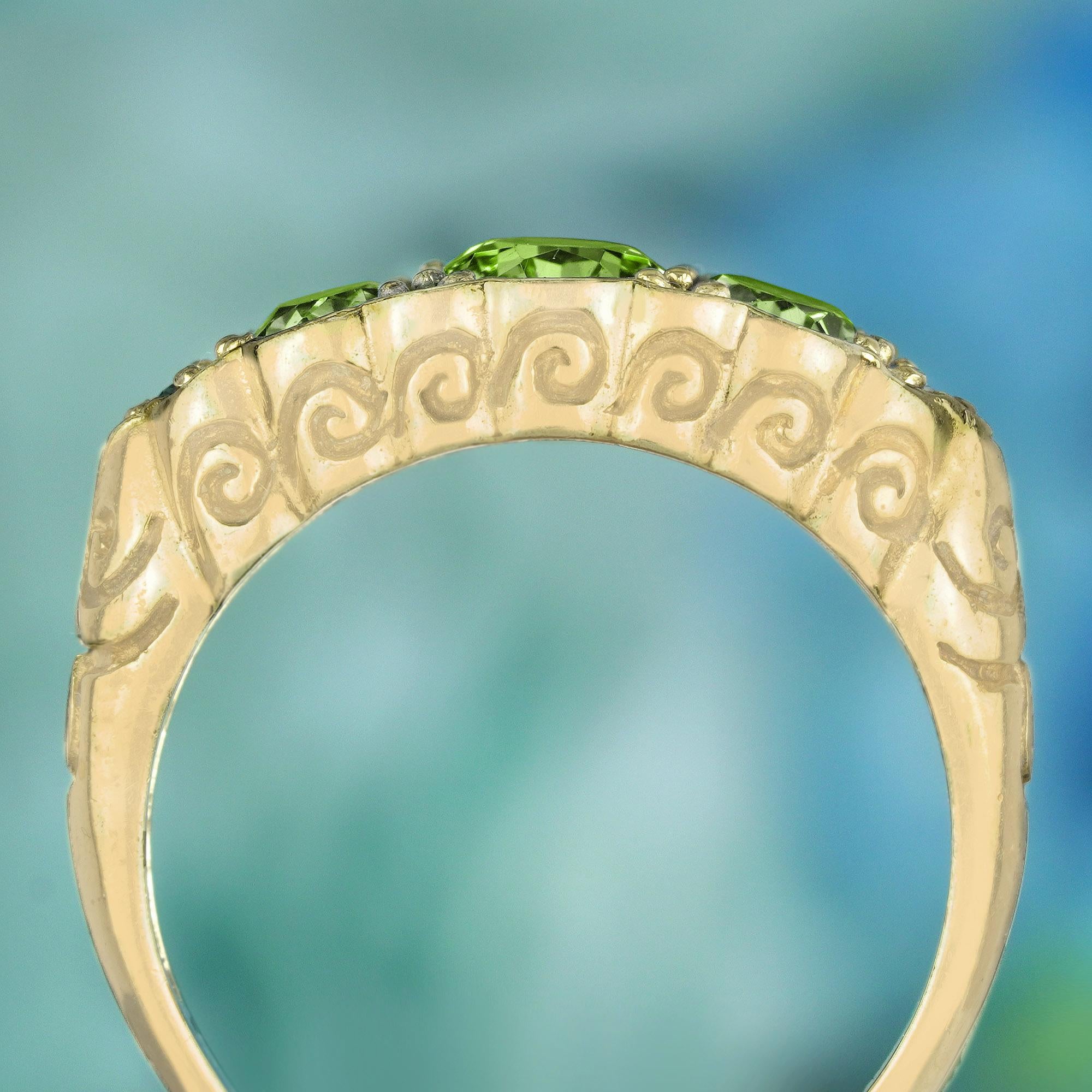 Peridot Vintage Style Three Stones  Ring in Solid 9K Yellow Gold In New Condition For Sale In Bangkok, TH