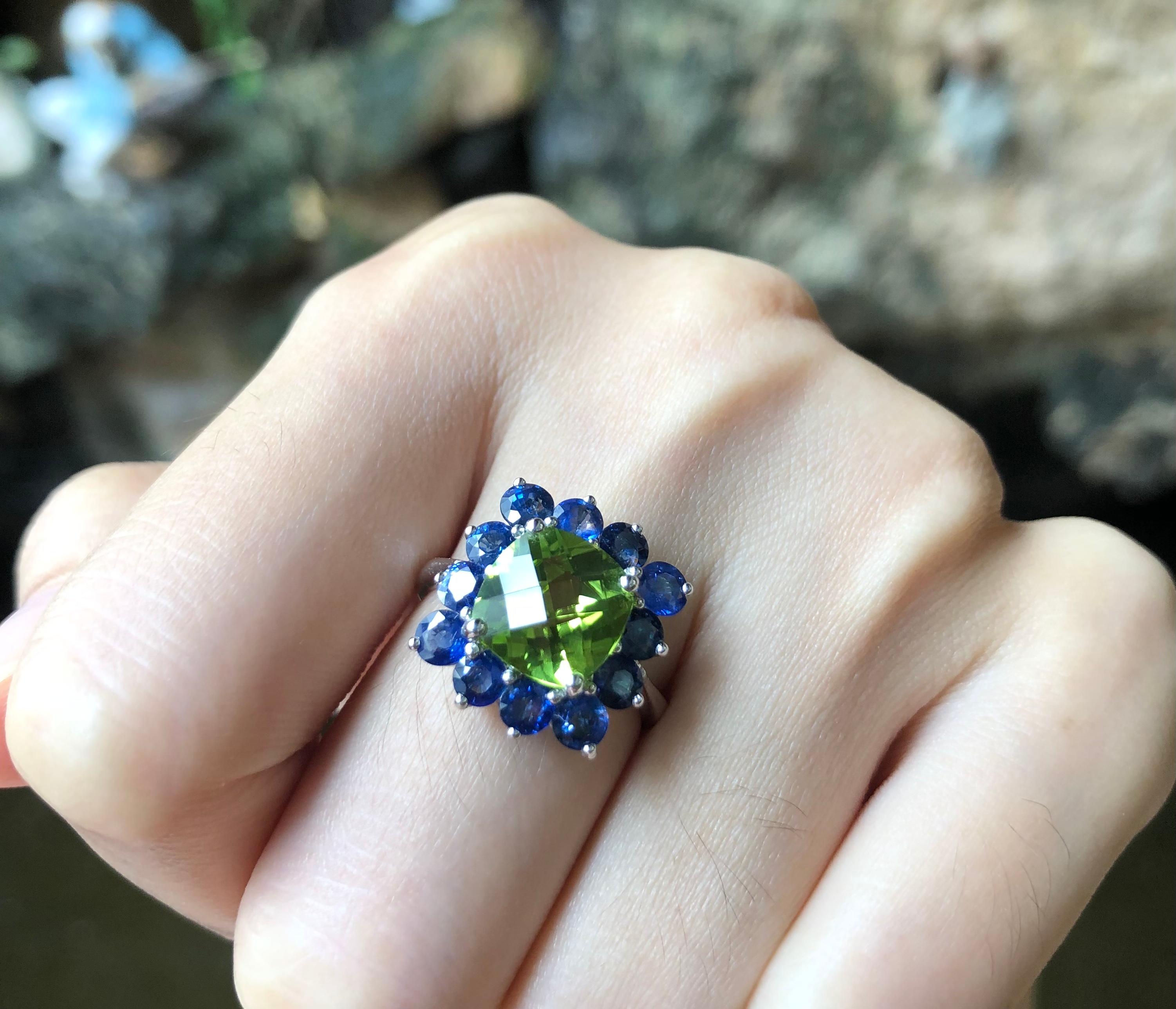 Peridot with Blue Sapphire Ring set in 18 Karat White Gold Settings 3