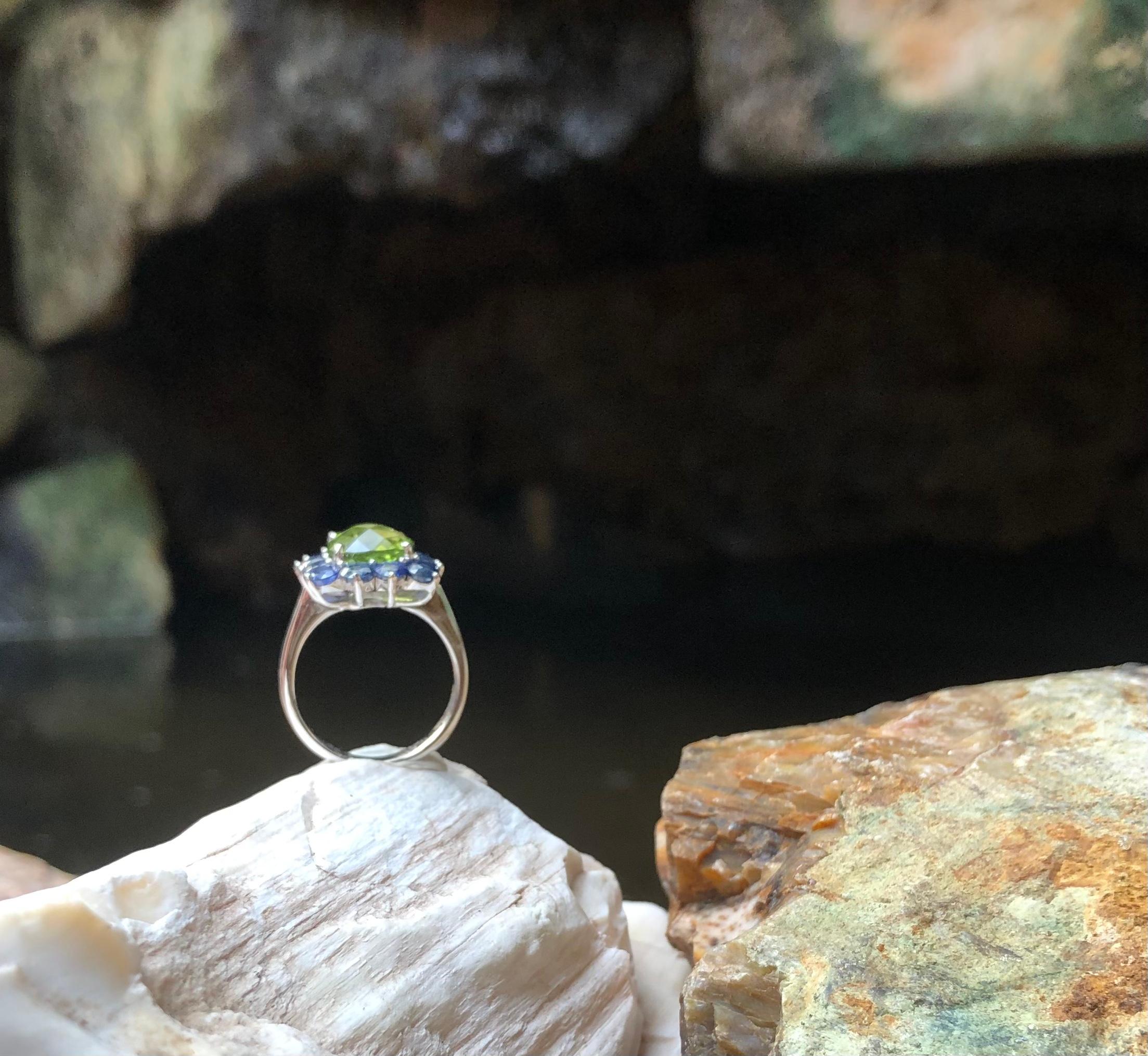 Peridot with Blue Sapphire Ring set in 18 Karat White Gold Settings 12