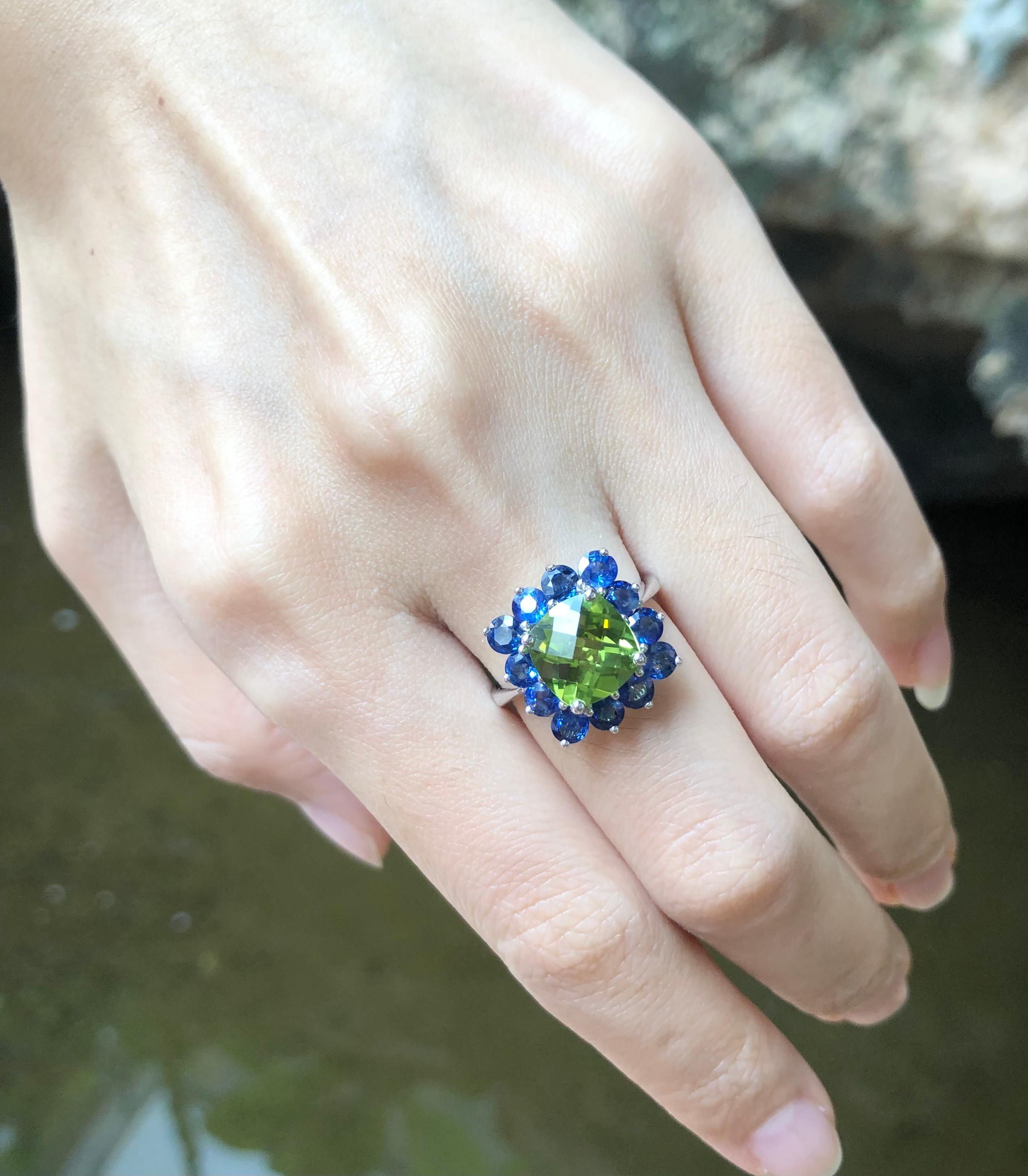 Peridot with Blue Sapphire Ring set in 18 Karat White Gold Settings 1