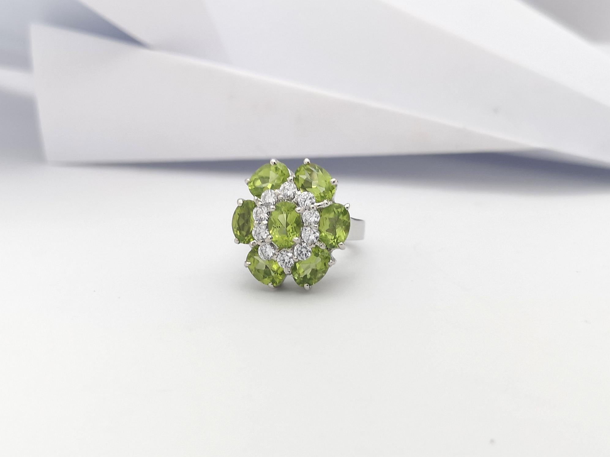 Peridot with Cubic Zirconia Ring set in Silver Settings For Sale 4