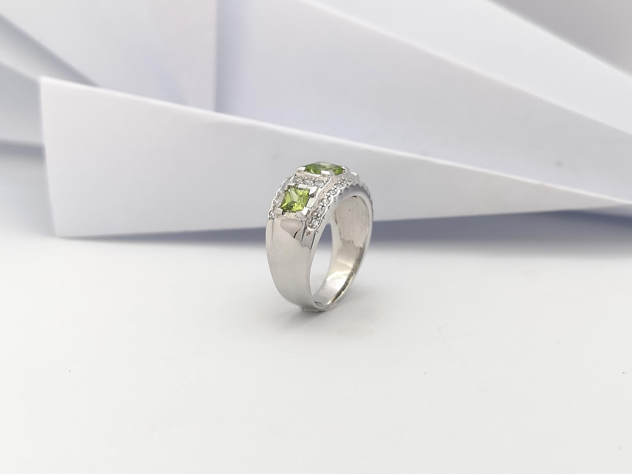 Peridot with Cubic Zirconia Ring set in Silver Settings For Sale 5