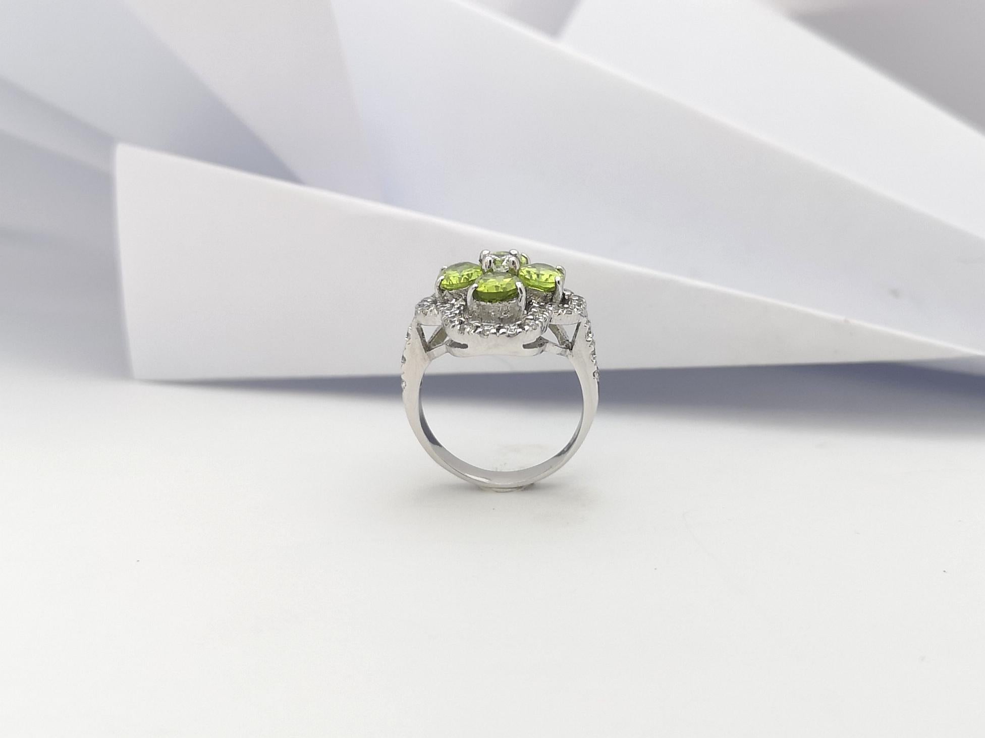 Peridot with Cubic Zirconia Ring set in Silver Settings For Sale 6