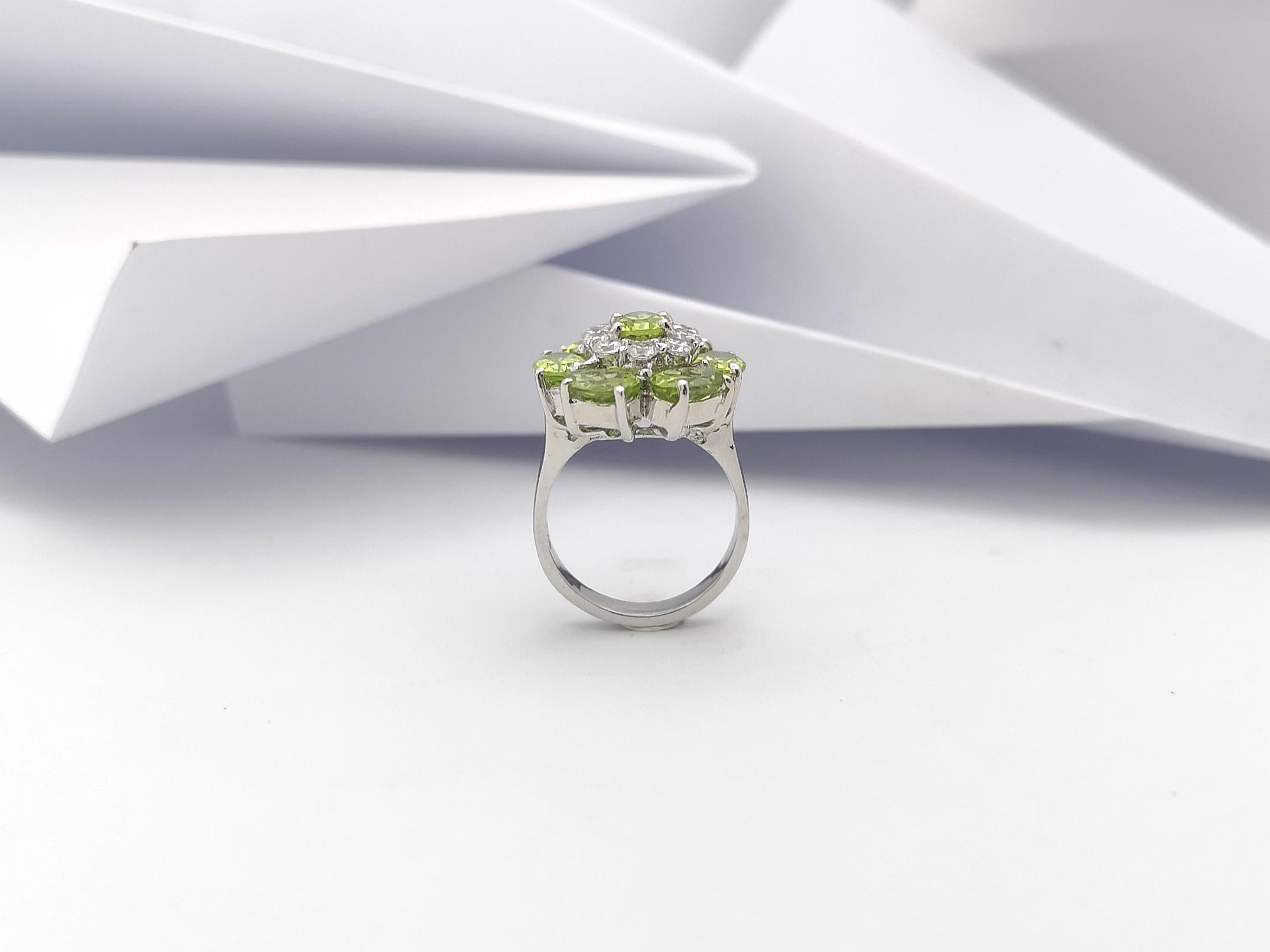 Peridot with Cubic Zirconia Ring set in Silver Settings For Sale 6