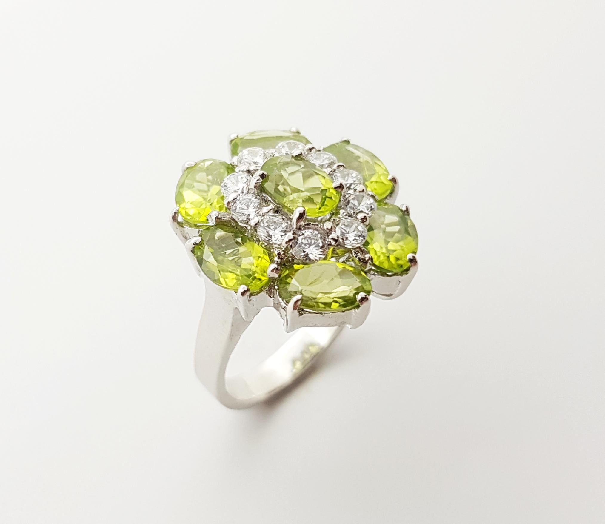 Peridot with Cubic Zirconia Ring set in Silver Settings For Sale 7