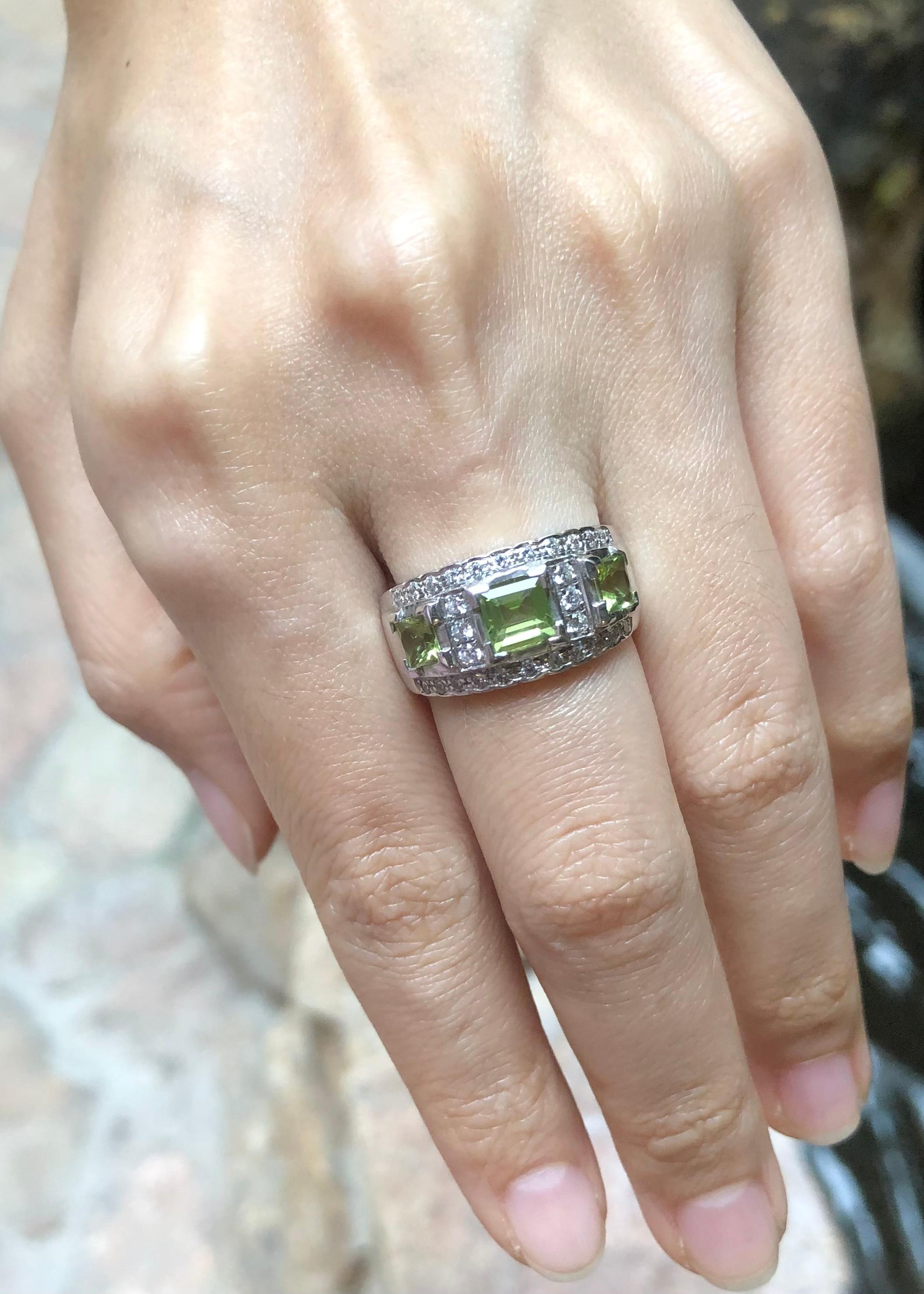 Contemporary Peridot with Cubic Zirconia Ring set in Silver Settings For Sale