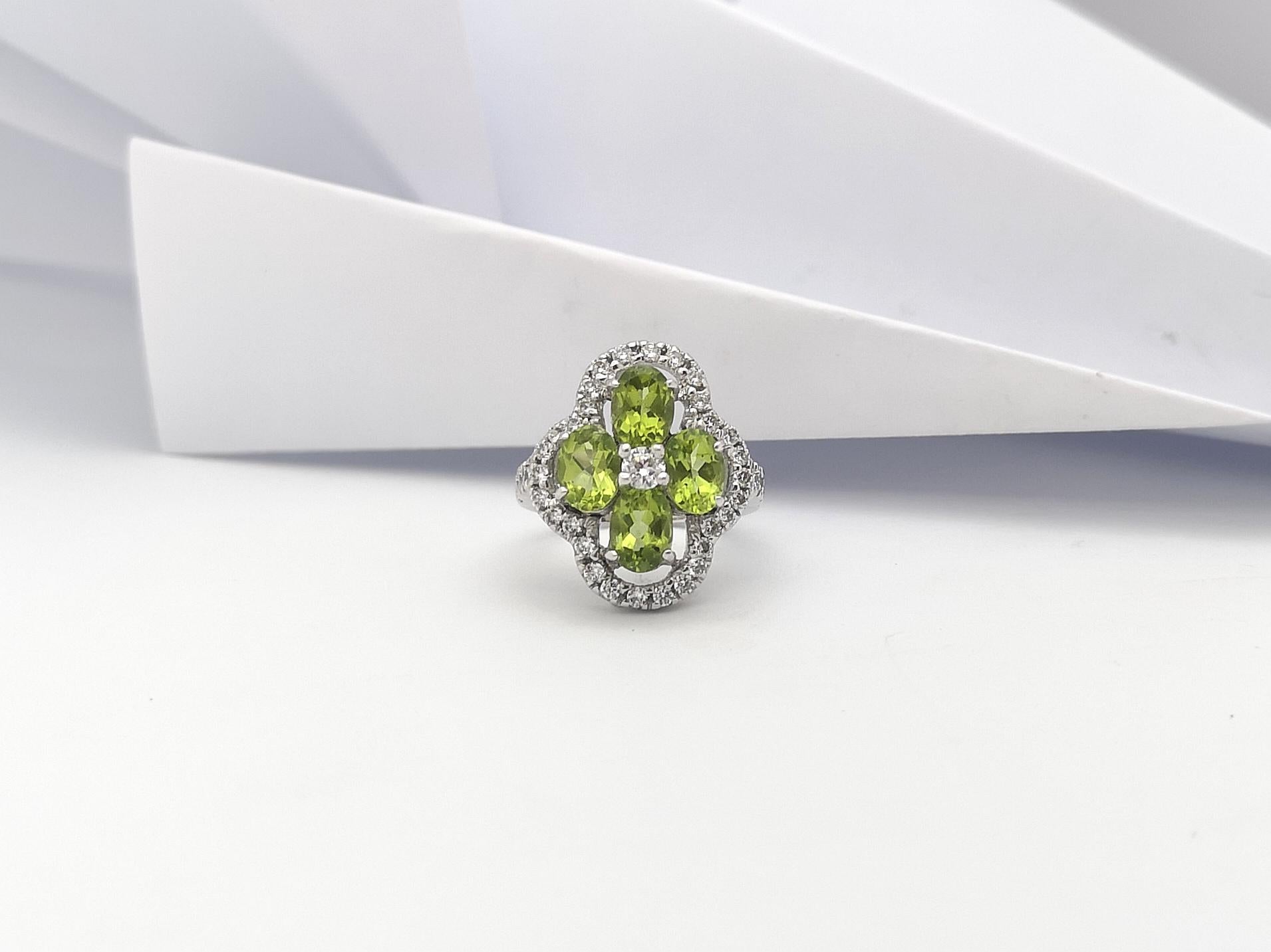 Peridot with Cubic Zirconia Ring set in Silver Settings For Sale 1