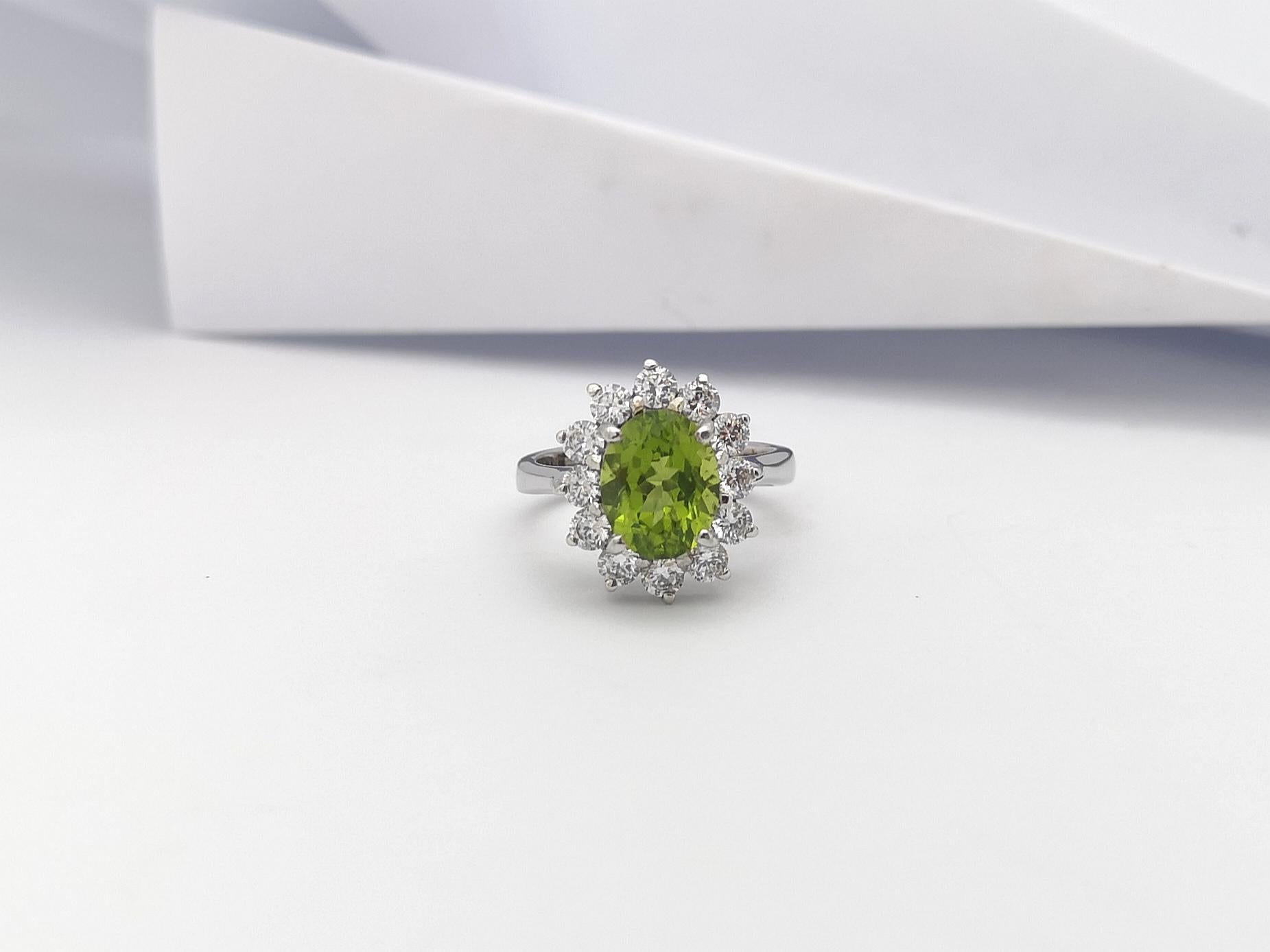 Peridot with Cubic Zirconia Ring set in Silver Settings For Sale 3