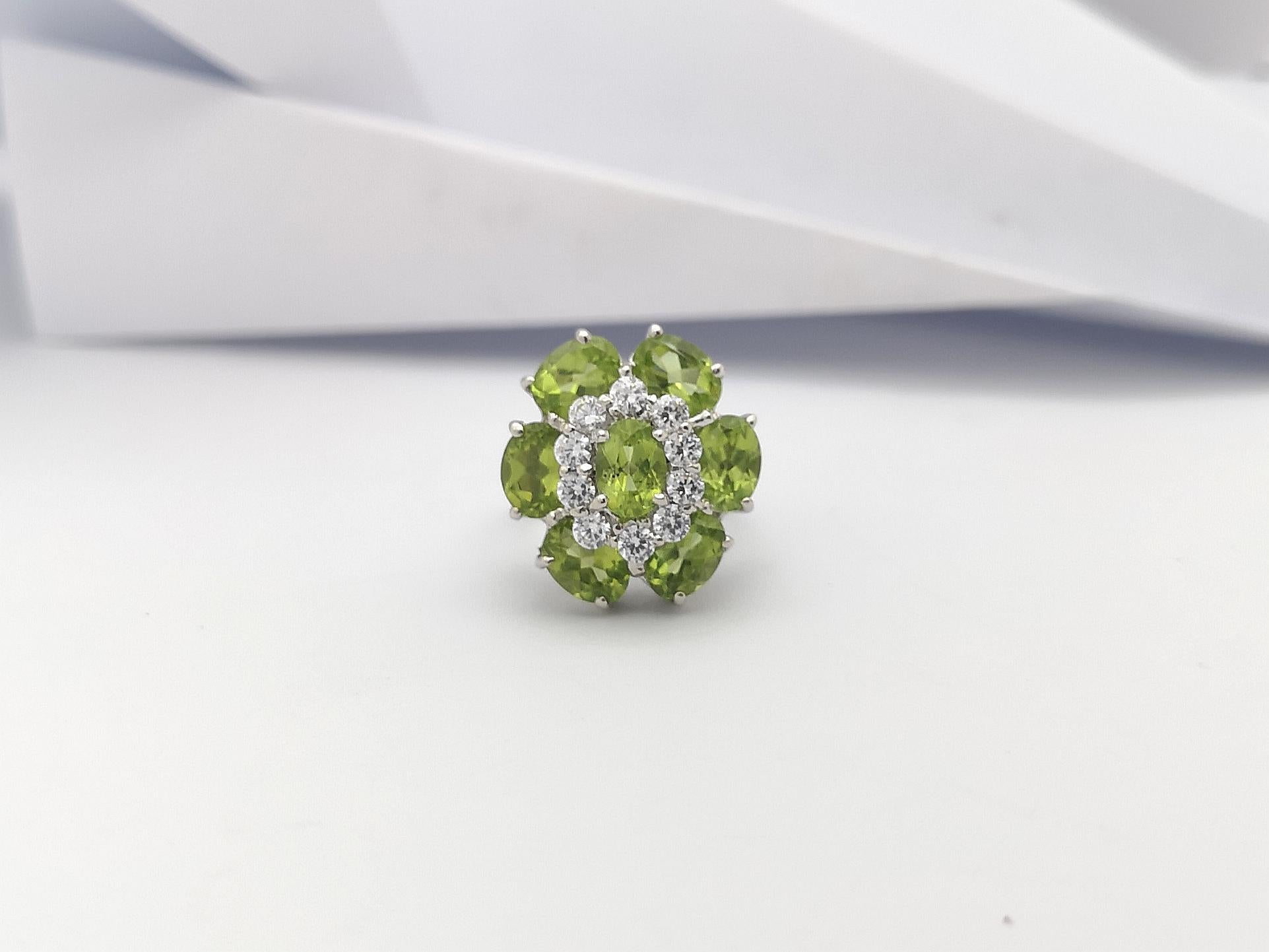 Peridot with Cubic Zirconia Ring set in Silver Settings For Sale 2