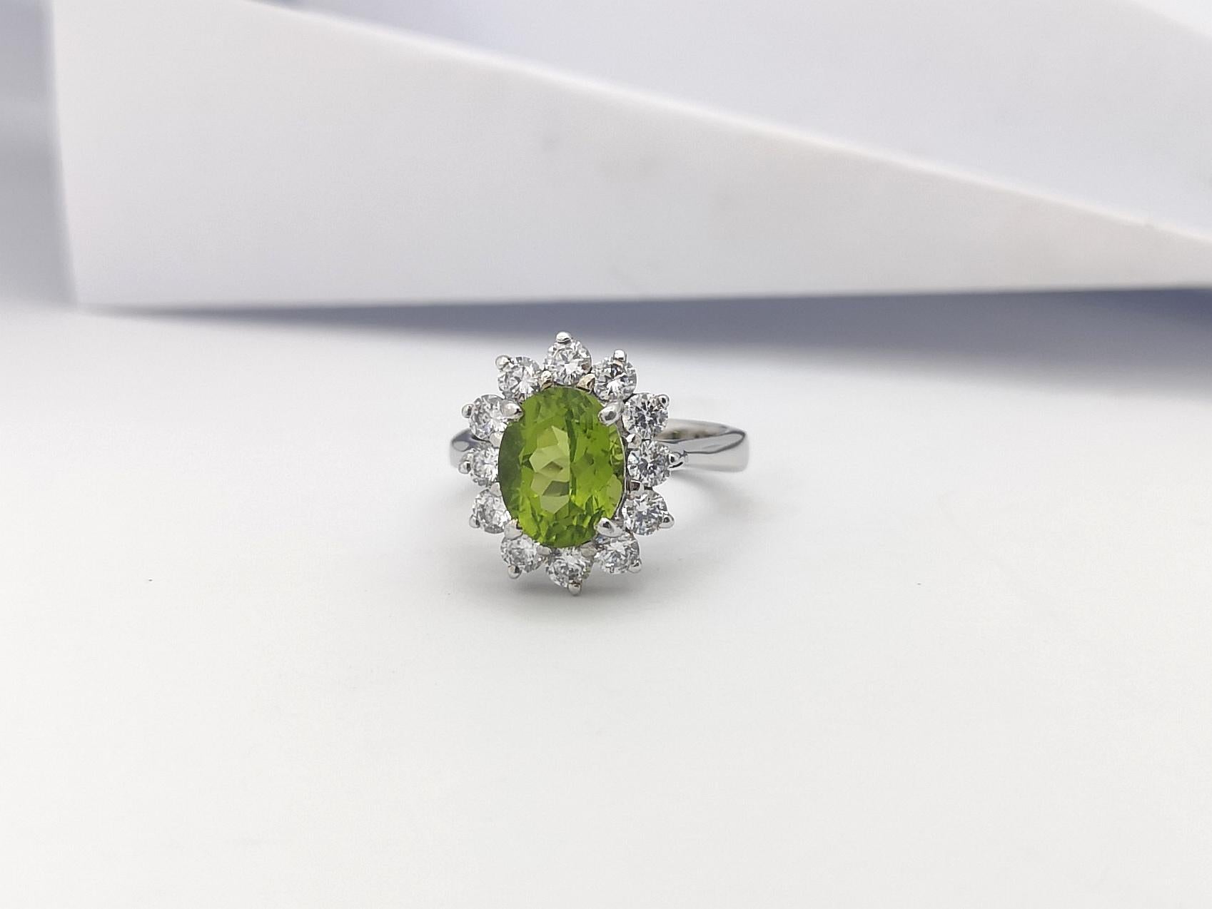 Peridot with Cubic Zirconia Ring set in Silver Settings For Sale 4
