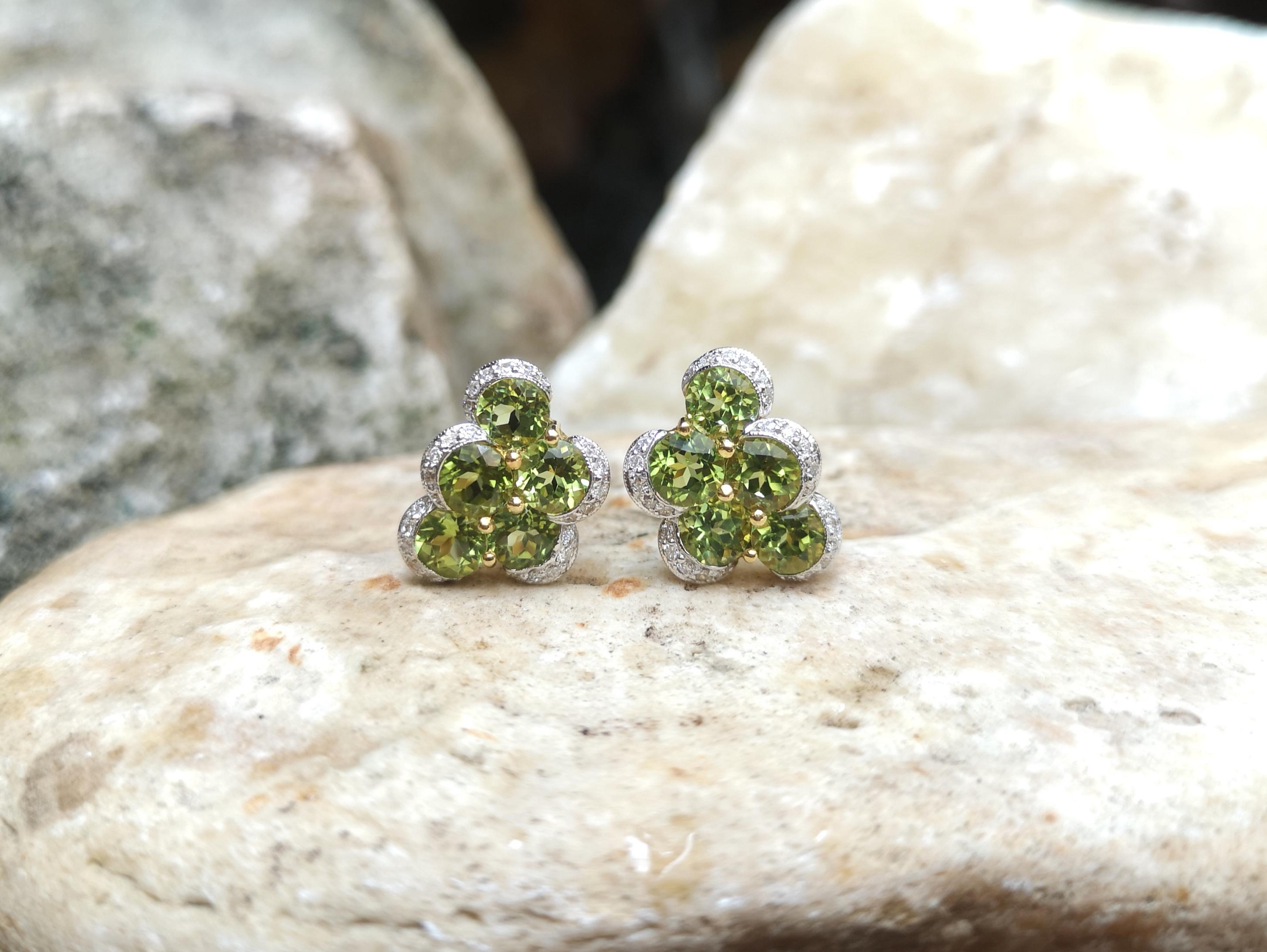 Round Cut Peridot with Diamond Earrings Set in 18 Karat Gold Settings For Sale