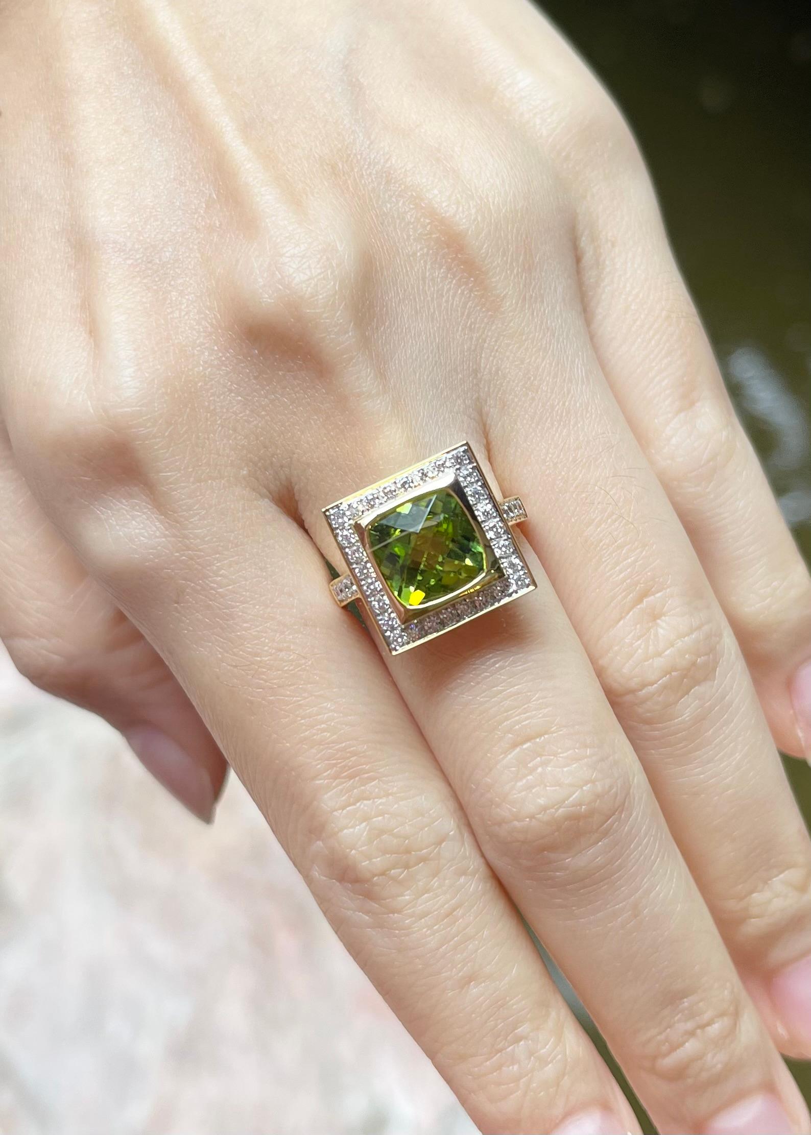 Peridot mit Diamantring in 14K Goldfassungen gefasst (Kissenschliff) im Angebot