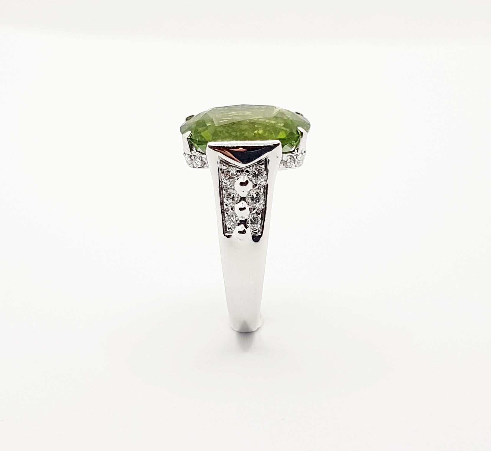 Ring mit Peridot und Diamant in 18 Karat Weißgoldfassung im Angebot 5