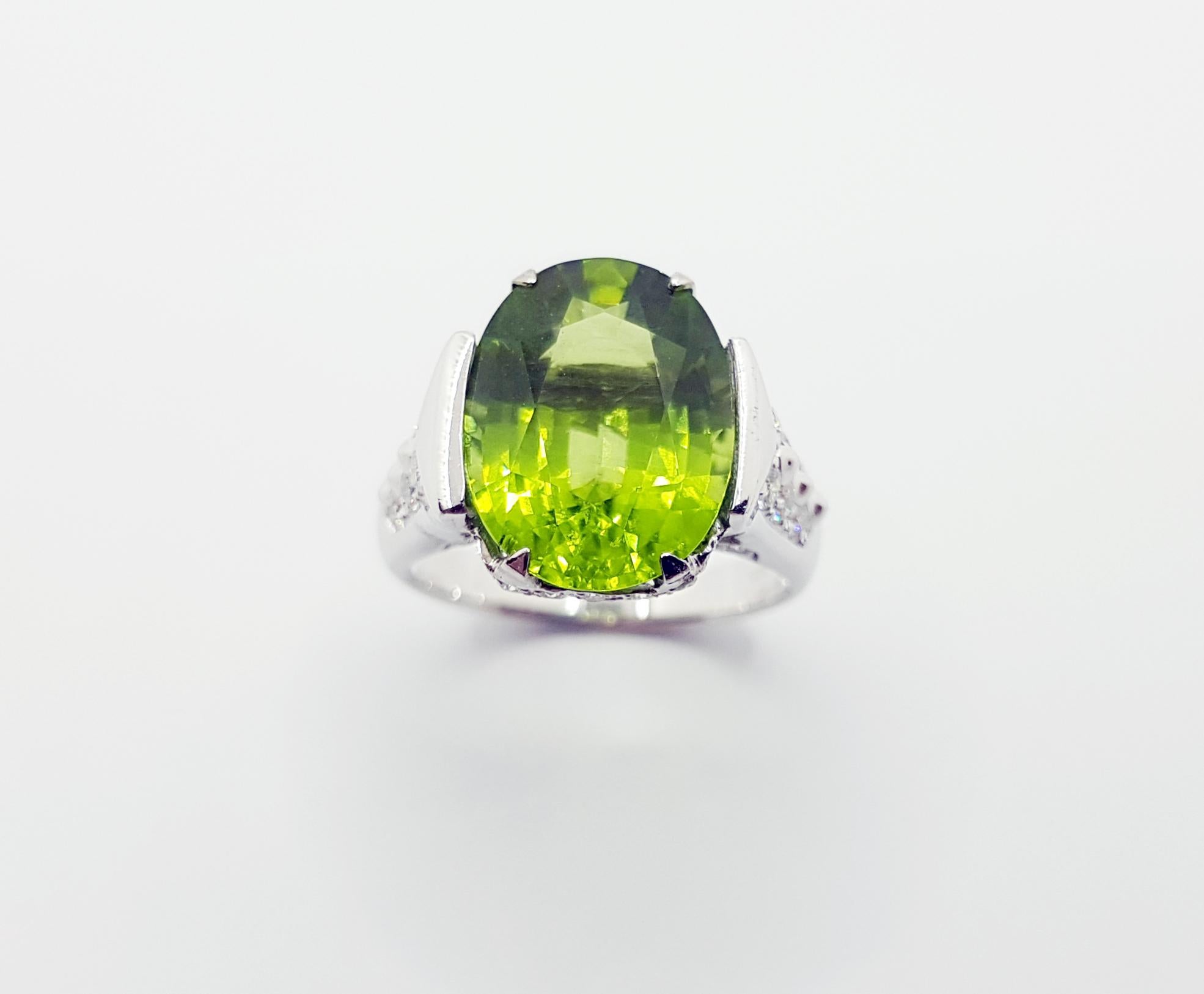 Ring mit Peridot und Diamant in 18 Karat Weißgoldfassung im Angebot 7