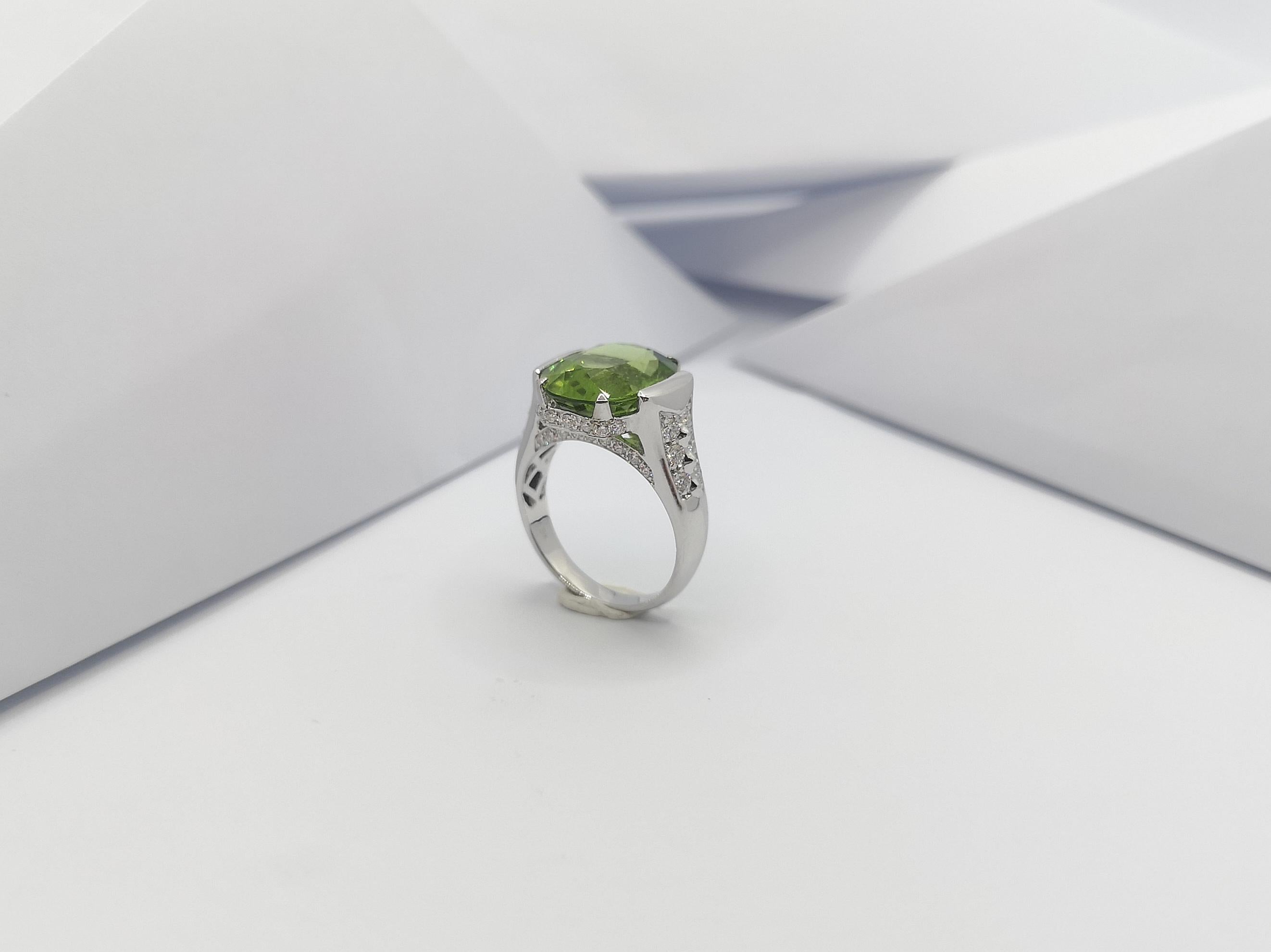 Ring mit Peridot und Diamant in 18 Karat Weißgoldfassung im Angebot 9