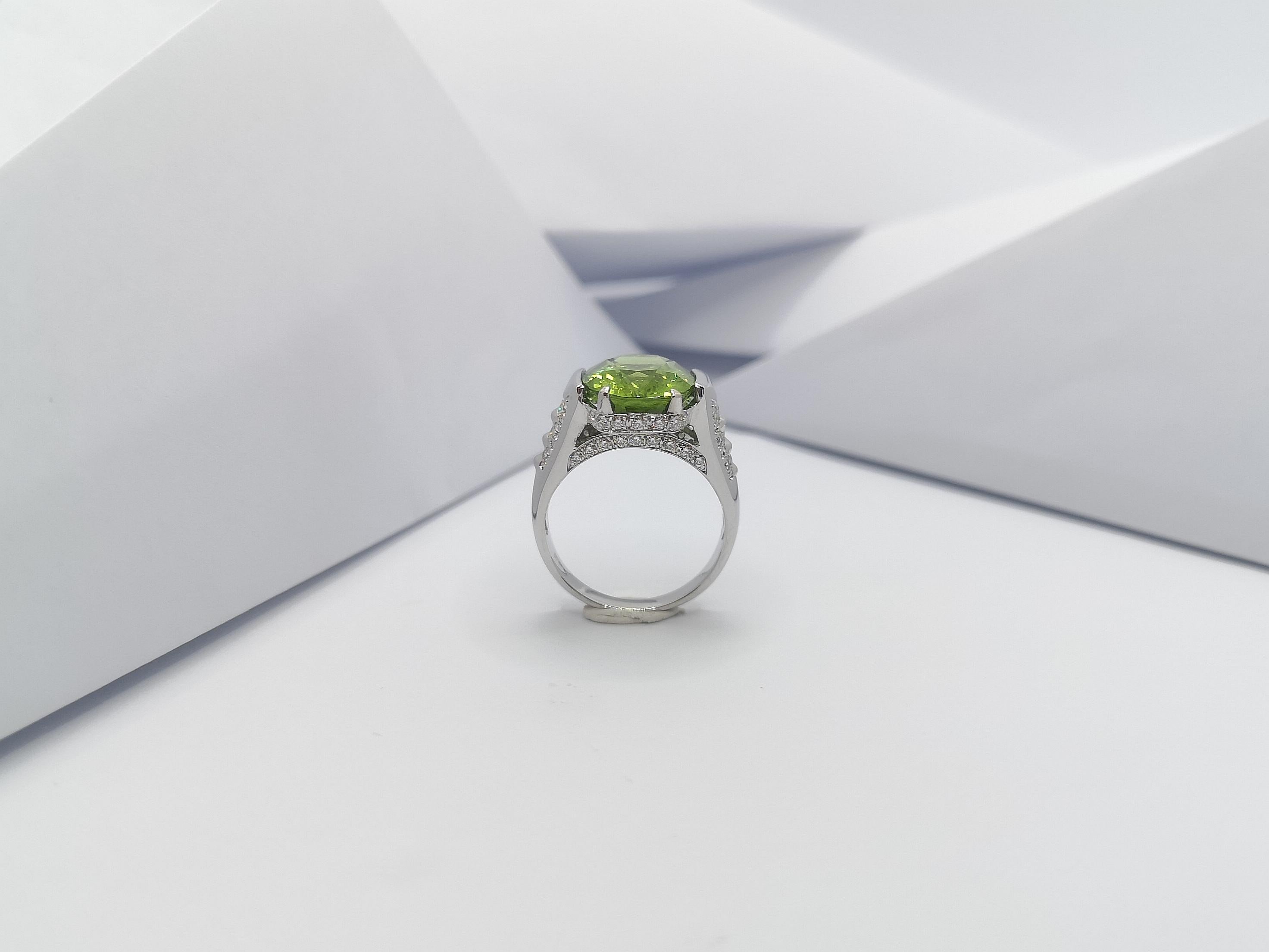 Ring mit Peridot und Diamant in 18 Karat Weißgoldfassung im Angebot 10