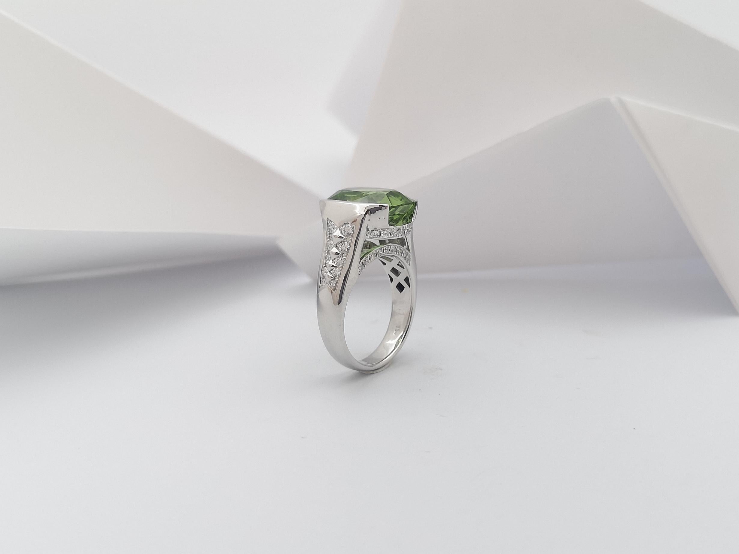 Ring mit Peridot und Diamant in 18 Karat Weißgoldfassung im Angebot 12