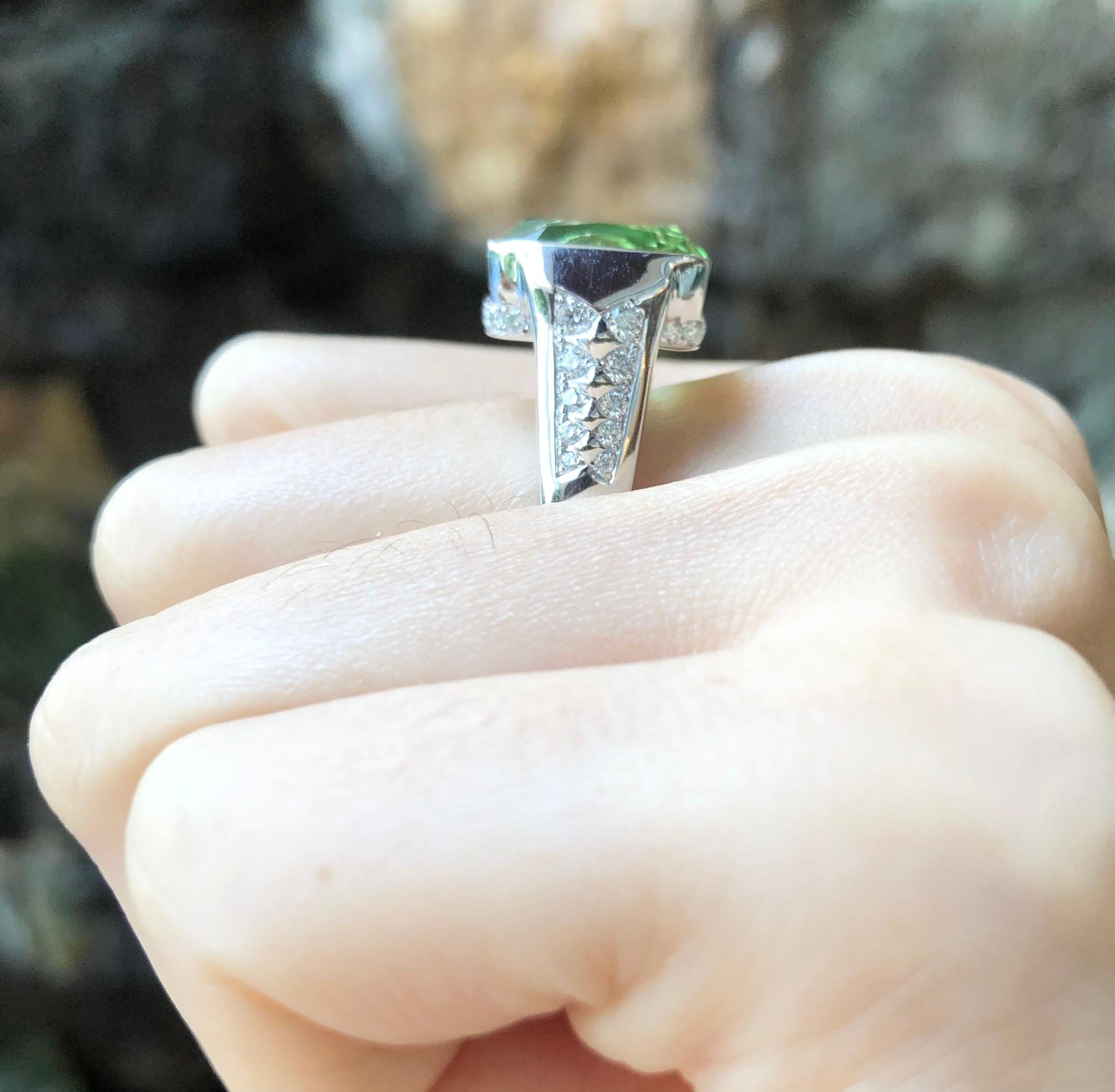 Ring mit Peridot und Diamant in 18 Karat Weißgoldfassung (Gemischter Schliff) im Angebot