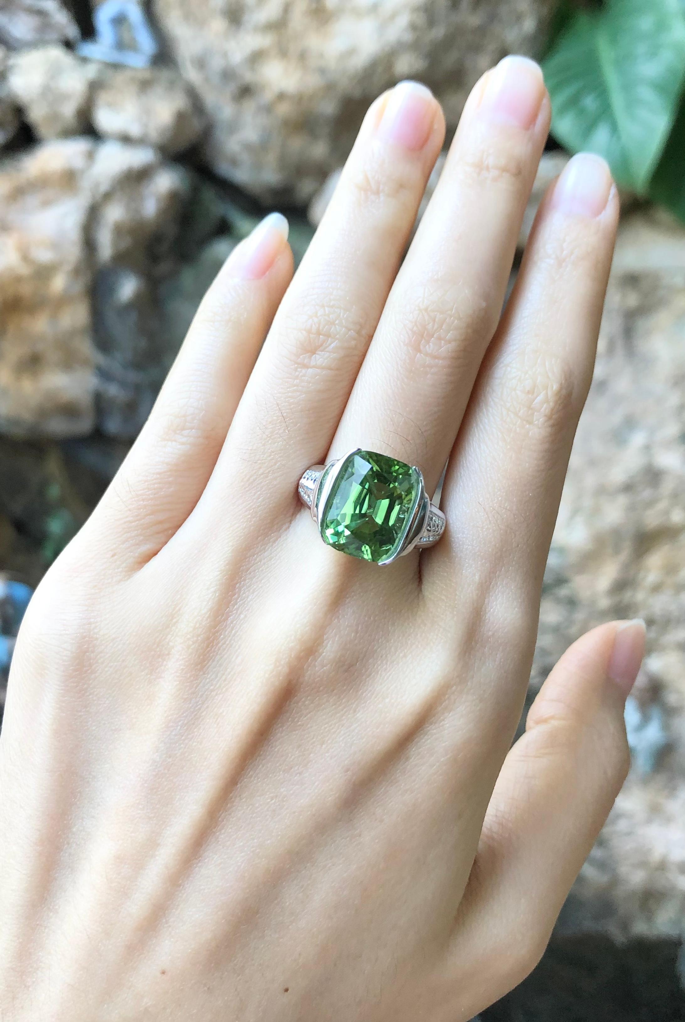 Ring mit Peridot und Diamant in 18 Karat Weißgoldfassung im Angebot 3