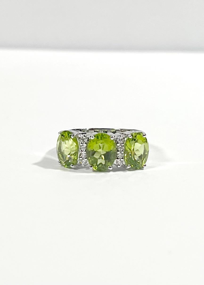 Peridot mit Diamantring in 18K Weißgoldfassung im Angebot 4