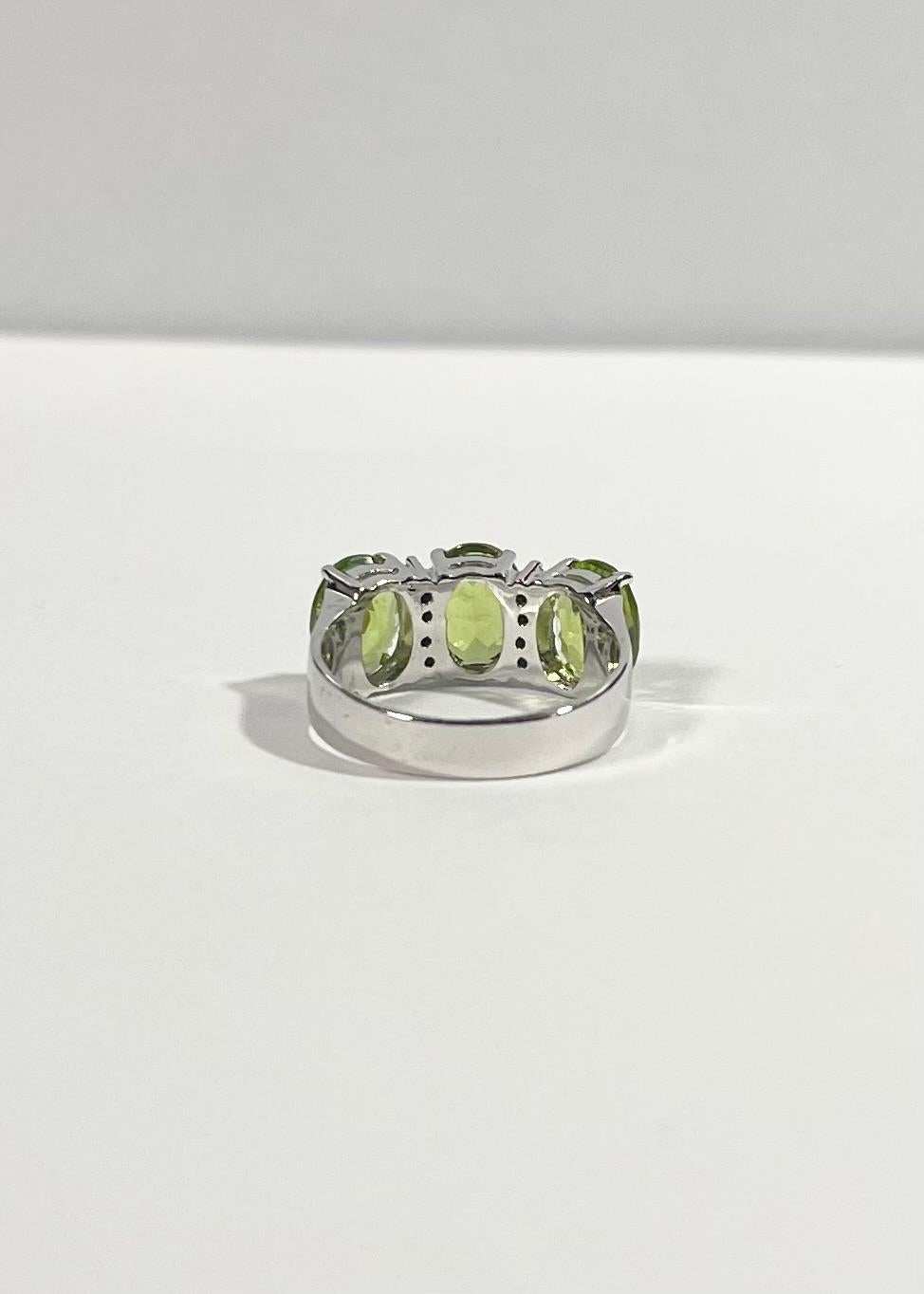Peridot mit Diamantring in 18K Weißgoldfassung im Angebot 6