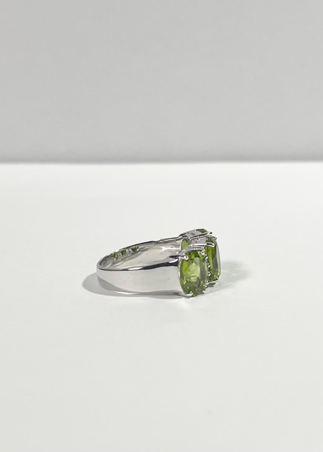 Peridot mit Diamantring in 18K Weißgoldfassung im Angebot 7