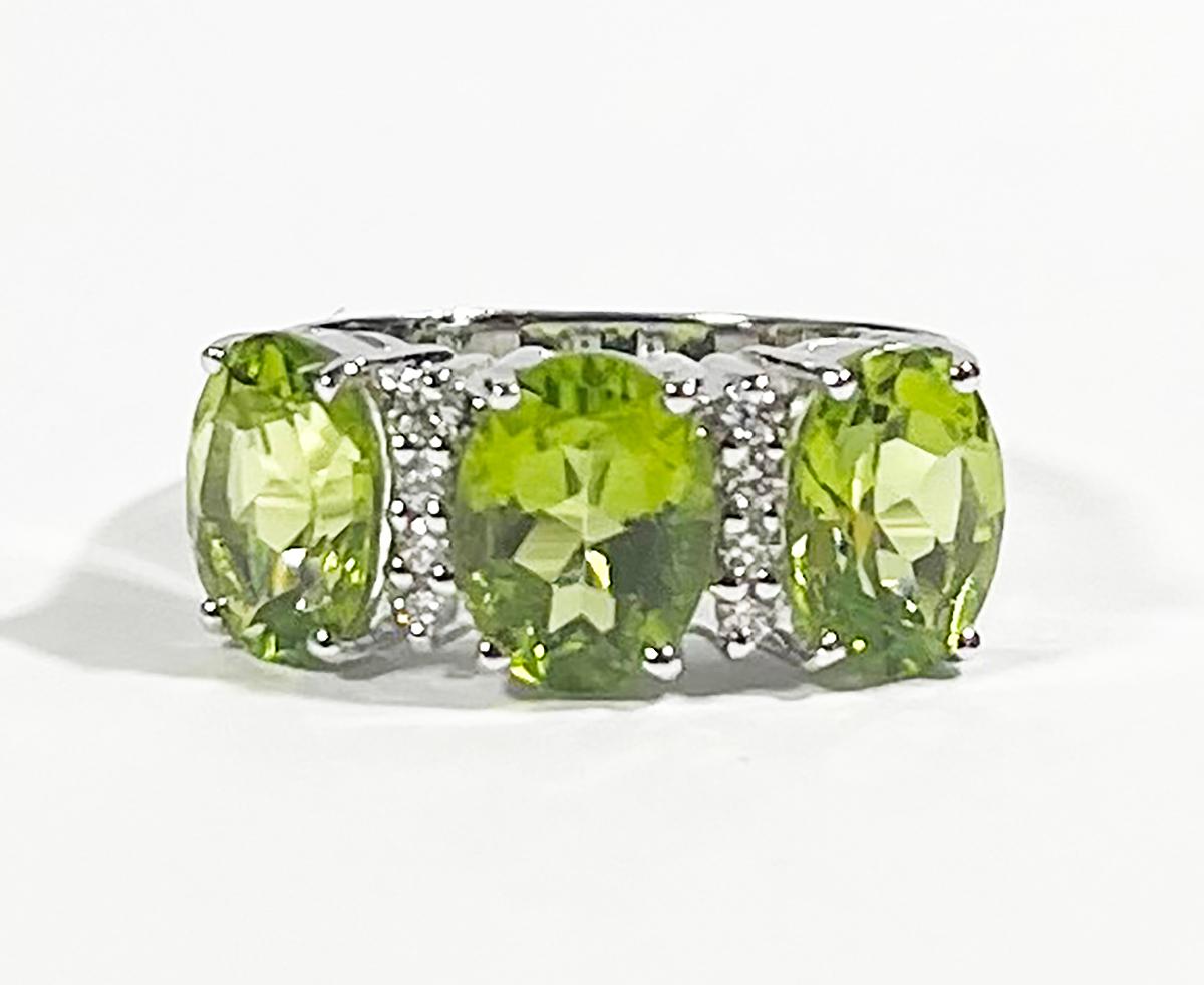 Peridot mit Diamantring in 18K Weißgoldfassung im Angebot 9