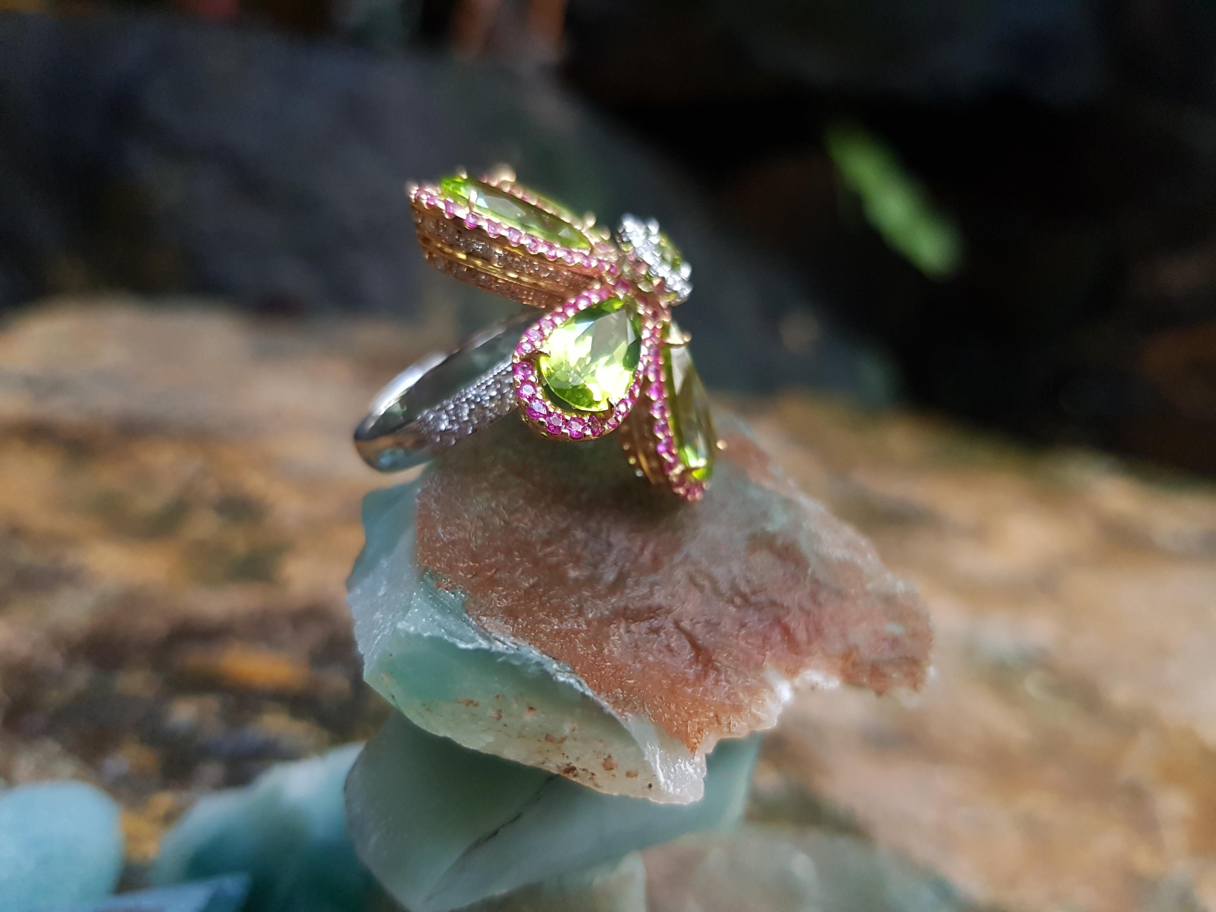Peridot with Pink Sapphire and Diamond Flower Rings Set in 18 Karat White Gold In New Condition For Sale In Bangkok, TH