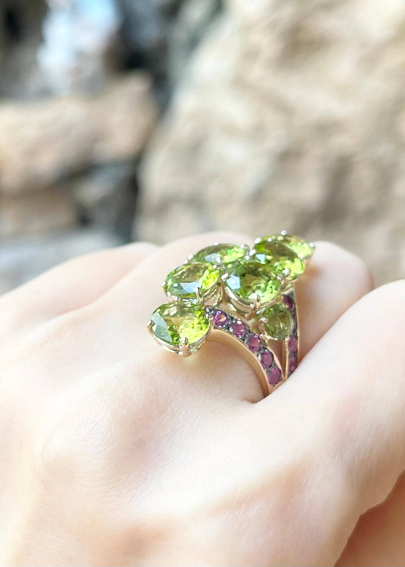 Women's or Men's Peridot with Pink Sapphire Ring set in 18K Gold Setting For Sale