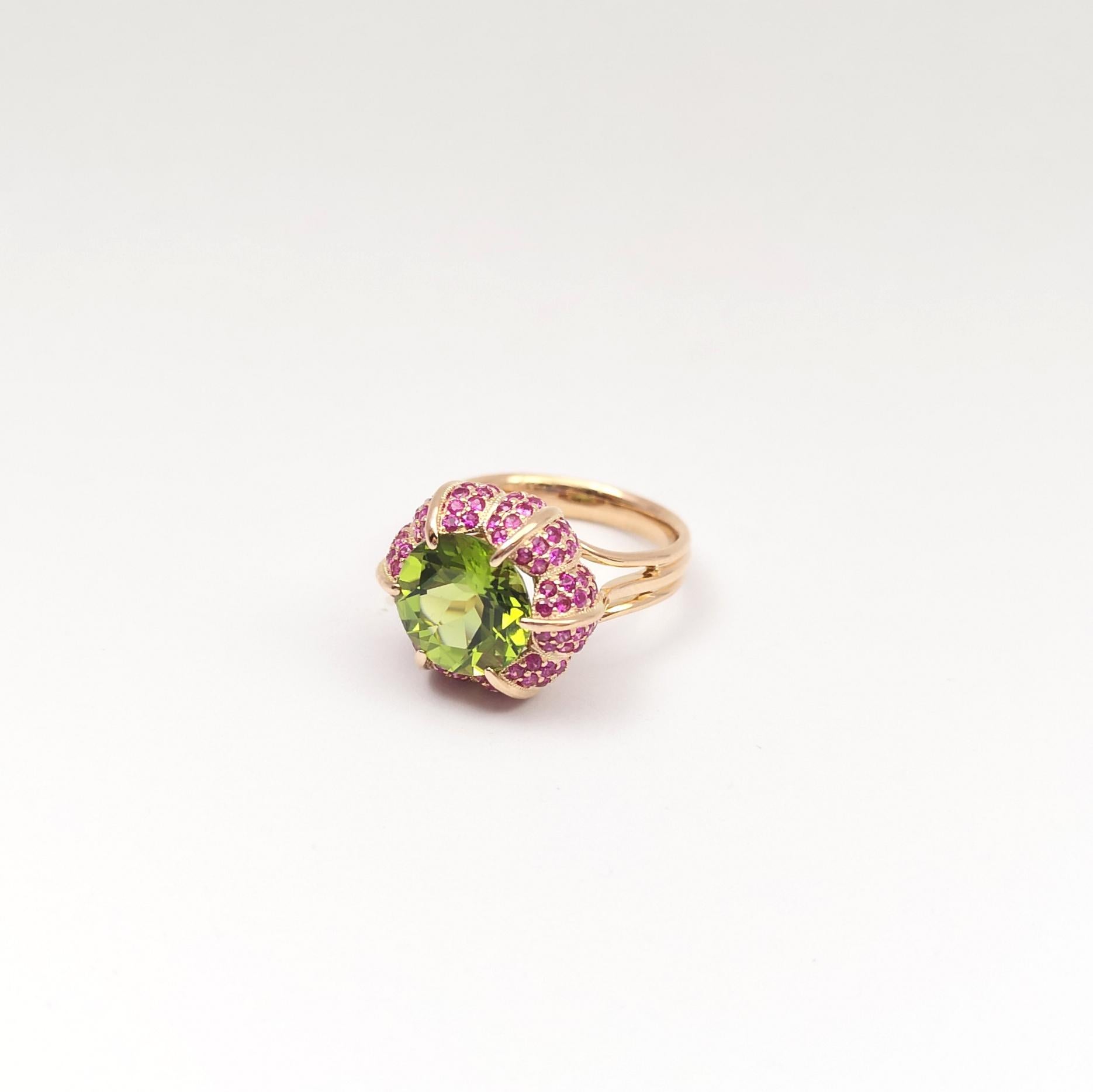 Peridot with Pink Sapphire Ring set in 18K Rose Gold Settings For Sale 6
