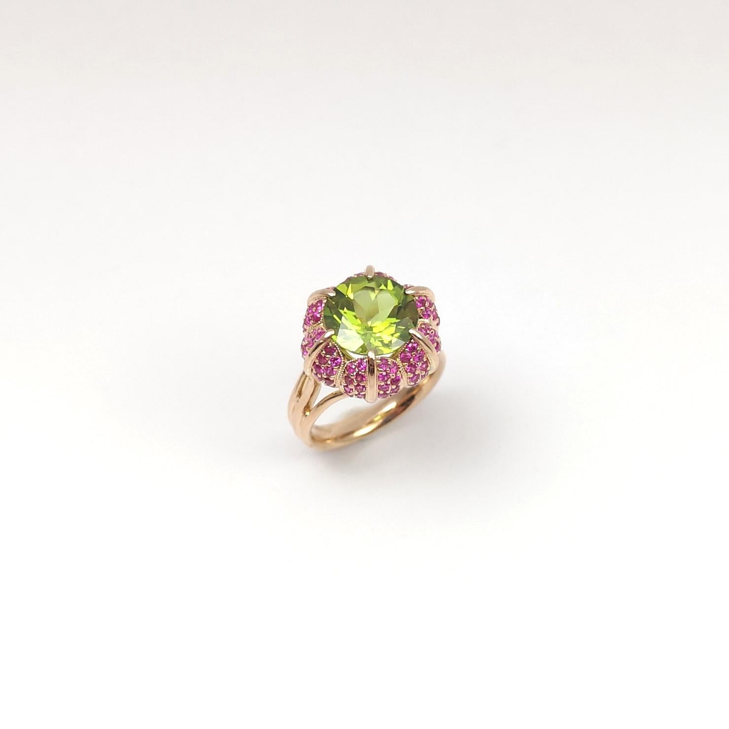 Peridot with Pink Sapphire Ring set in 18K Rose Gold Settings For Sale 9